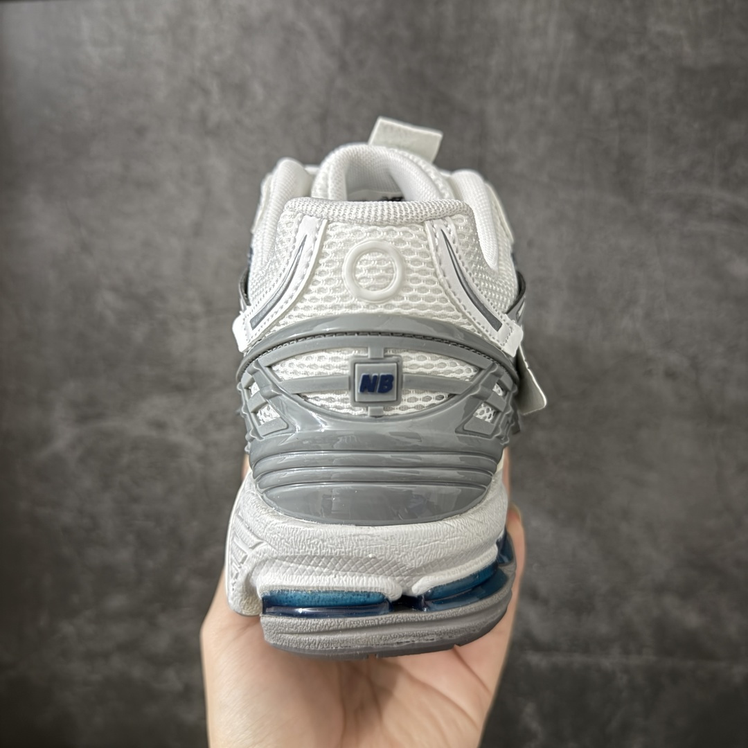 图片[4]-【纯原版】NB新百伦New Balance NB1906 U190643N系列复古老爹风休闲运动慢跑鞋 采用轻质牛剖革拼接透气网眼衬垫织物鞋面材质#T-Beam大底提供足步弓支撑，保持步态稳定#后跟搭载外露缓震胶 鞋身整体以各种深浅不一的灰色覆盖，鞋头以淡蓝色调装饰，网眼衬垫通过不规律的色块实现做旧的美感，泛黄的鞋底更是进一步增添了复古气息。 尺码：36 37 37.5 38 38.5 39.5 40 40.5 41.5 42 42.5 43 44 45 46.5-选品中心