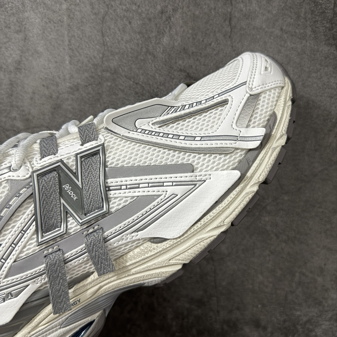 图片[6]-【纯原版】NB新百伦New Balance NB1906 U190643N系列复古老爹风休闲运动慢跑鞋 采用轻质牛剖革拼接透气网眼衬垫织物鞋面材质#T-Beam大底提供足步弓支撑，保持步态稳定#后跟搭载外露缓震胶 鞋身整体以各种深浅不一的灰色覆盖，鞋头以淡蓝色调装饰，网眼衬垫通过不规律的色块实现做旧的美感，泛黄的鞋底更是进一步增添了复古气息。 尺码：36 37 37.5 38 38.5 39.5 40 40.5 41.5 42 42.5 43 44 45 46.5-选品中心