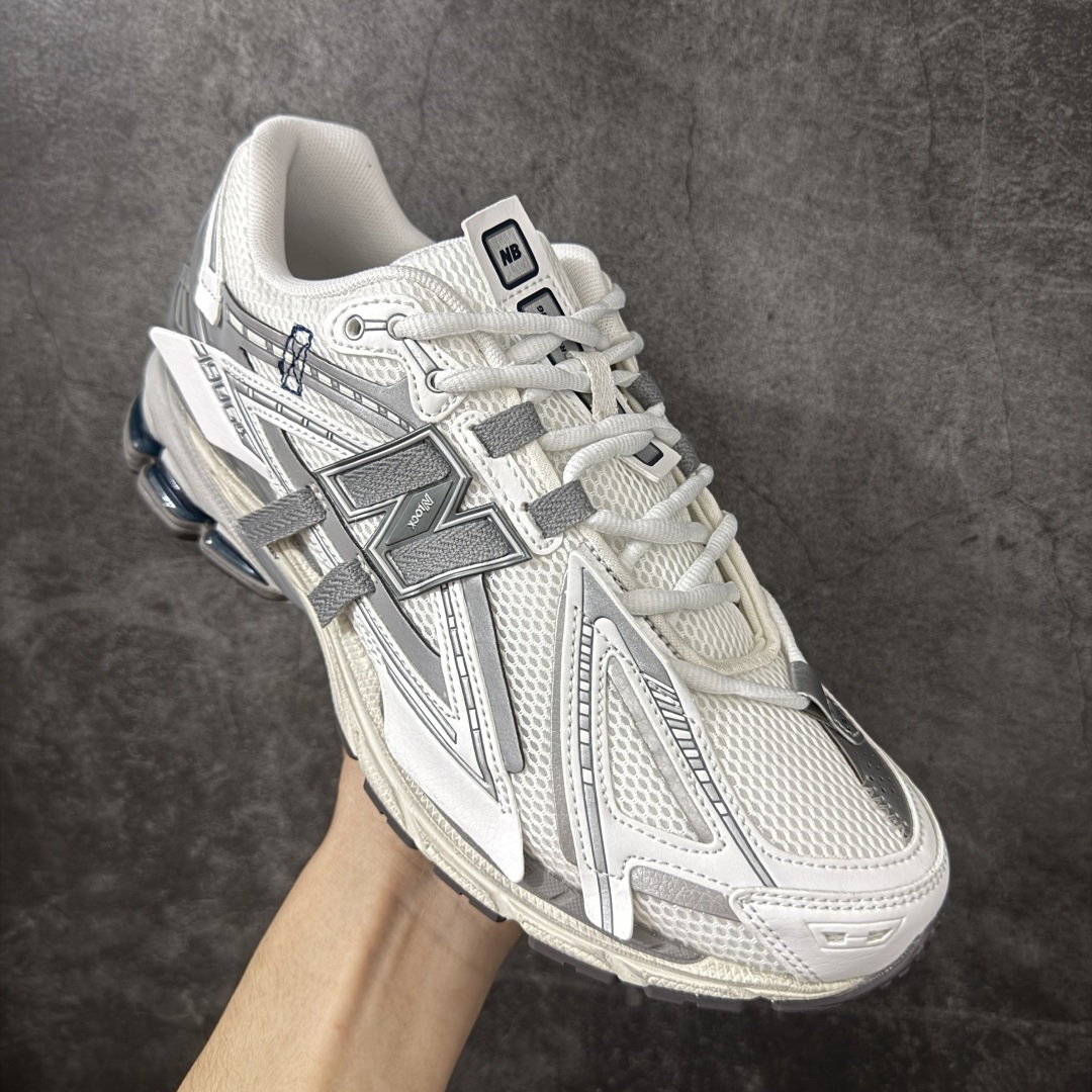 图片[3]-【纯原版】NB新百伦New Balance NB1906 U190643N系列复古老爹风休闲运动慢跑鞋 采用轻质牛剖革拼接透气网眼衬垫织物鞋面材质#T-Beam大底提供足步弓支撑，保持步态稳定#后跟搭载外露缓震胶 鞋身整体以各种深浅不一的灰色覆盖，鞋头以淡蓝色调装饰，网眼衬垫通过不规律的色块实现做旧的美感，泛黄的鞋底更是进一步增添了复古气息。 尺码：36 37 37.5 38 38.5 39.5 40 40.5 41.5 42 42.5 43 44 45 46.5-选品中心