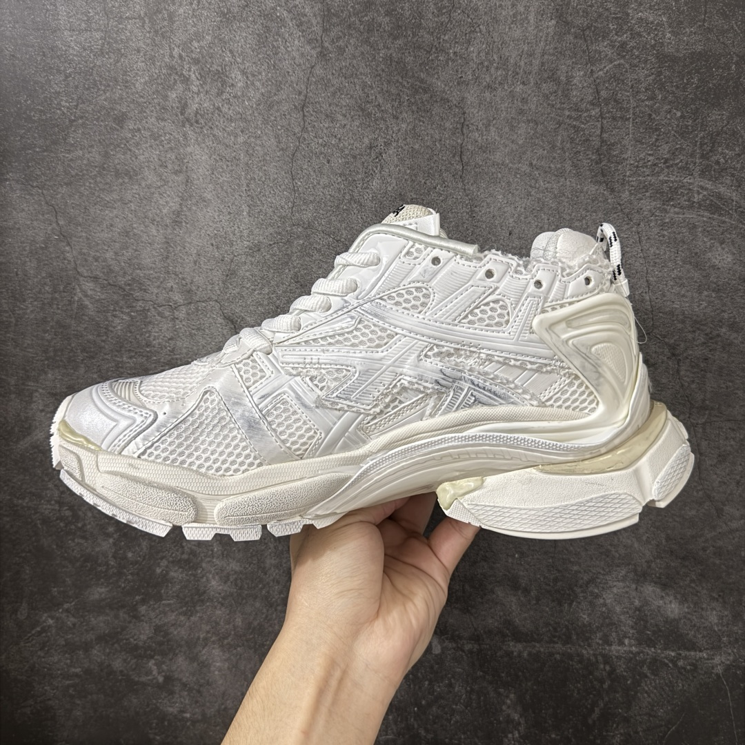 图片[2]-【公司级H版】BALENCIAGA Runner 巴黎世家七代 黑色 此系列是通过溢胶、做旧、缝线等细节 展示了设计师 Demna 的运动鞋风格 用一双「旧鞋」传递复古感 后侧板、翘起的鞋头 则展示了 Demna 在结构上的未来构想 原装大盒从里到外一切百分百还原官方配置 顶级专供碾压一切版本 尺码：35 36 37 38 39 40 41 42 43 44 45 46-选品中心