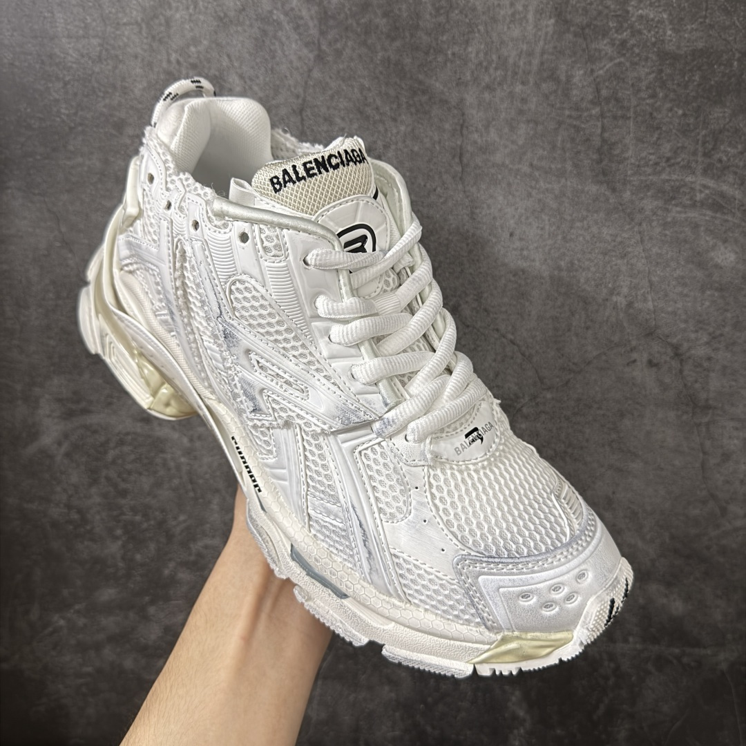 图片[3]-【公司级H版】BALENCIAGA Runner 巴黎世家七代 黑色 此系列是通过溢胶、做旧、缝线等细节 展示了设计师 Demna 的运动鞋风格 用一双「旧鞋」传递复古感 后侧板、翘起的鞋头 则展示了 Demna 在结构上的未来构想 原装大盒从里到外一切百分百还原官方配置 顶级专供碾压一切版本 尺码：35 36 37 38 39 40 41 42 43 44 45 46-选品中心