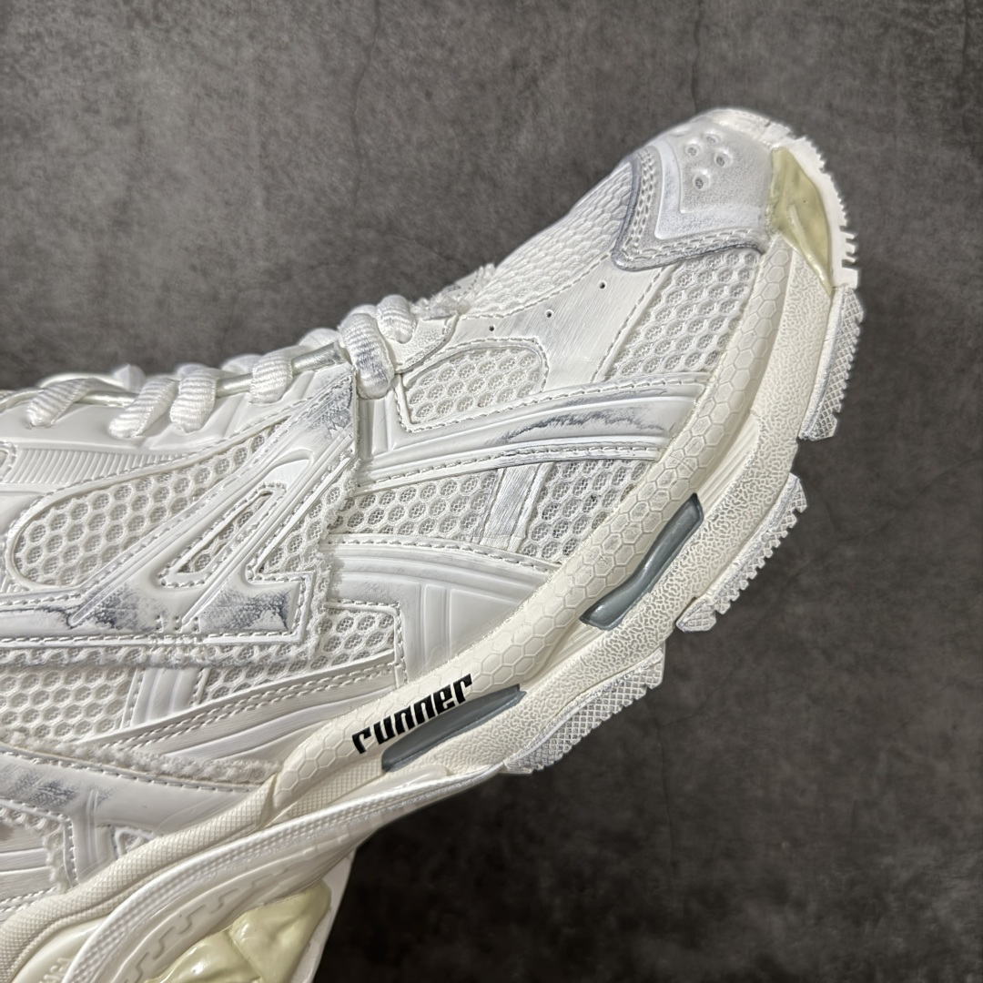 图片[6]-【公司级H版】BALENCIAGA Runner 巴黎世家七代 黑色 此系列是通过溢胶、做旧、缝线等细节 展示了设计师 Demna 的运动鞋风格 用一双「旧鞋」传递复古感 后侧板、翘起的鞋头 则展示了 Demna 在结构上的未来构想 原装大盒从里到外一切百分百还原官方配置 顶级专供碾压一切版本 尺码：35 36 37 38 39 40 41 42 43 44 45 46-选品中心