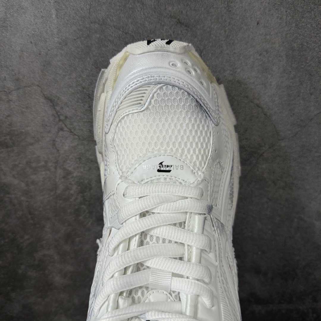 图片[5]-【公司级H版】BALENCIAGA Runner 巴黎世家七代 黑色 此系列是通过溢胶、做旧、缝线等细节 展示了设计师 Demna 的运动鞋风格 用一双「旧鞋」传递复古感 后侧板、翘起的鞋头 则展示了 Demna 在结构上的未来构想 原装大盒从里到外一切百分百还原官方配置 顶级专供碾压一切版本 尺码：35 36 37 38 39 40 41 42 43 44 45 46-选品中心