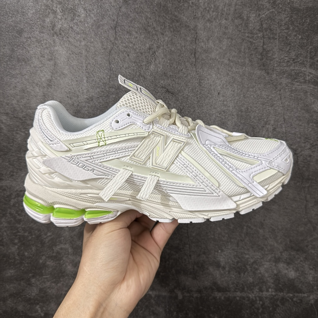 【GS纯原】新百伦 New Balance M1906系列 复古运动鞋单品宝藏老爹鞋 U1906AE 高端品质 正确六层组合底 市场唯一防伪蓝光跳码鞋标💪🏻 作为NB最经典的档案鞋型之一，与2002一样，1906有着NB最成熟的技术加持和复古款式，而本次推出的版本参照2002r的定位，相信会在性价两端做出权衡。单从造型上来看，依旧是vibe风格，味道很正，细节也很酷，这双1906r无疑必能打入复古跑鞋爱好者的年度鞋款名录。 尺码：36-45半-选品中心