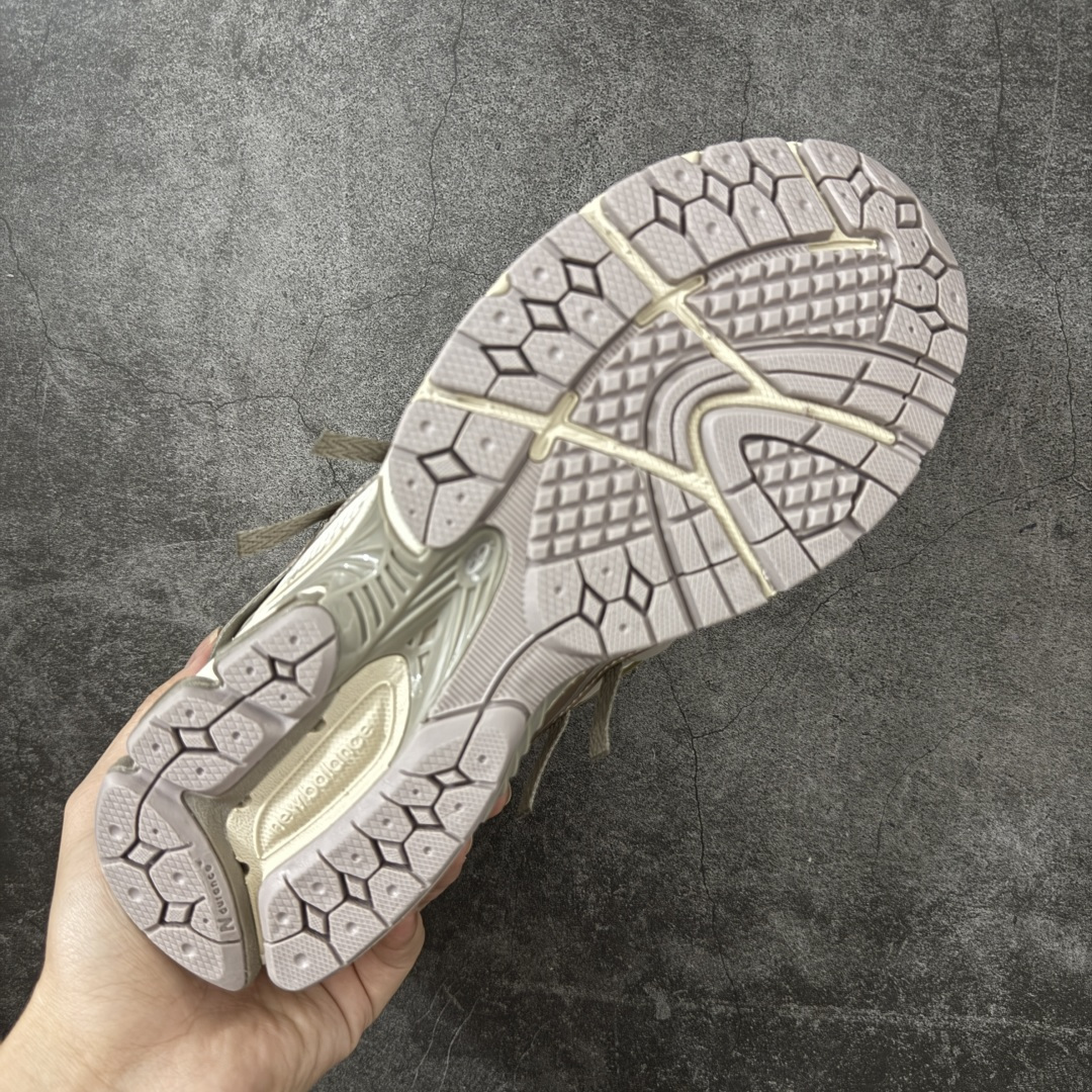 图片[9]-【GS纯原】新百伦 New Balance M1906系列 复古运动鞋单品宝藏老爹鞋 U19063VV 高端品质 正确六层组合底 市场唯一防伪蓝光跳码鞋标💪🏻 作为NB最经典的档案鞋型之一，与2002一样，1906有着NB最成熟的技术加持和复古款式，而本次推出的版本参照2002r的定位，相信会在性价两端做出权衡。单从造型上来看，依旧是vibe风格，味道很正，细节也很酷，这双1906r无疑必能打入复古跑鞋爱好者的年度鞋款名录。 尺码：36-45半-选品中心