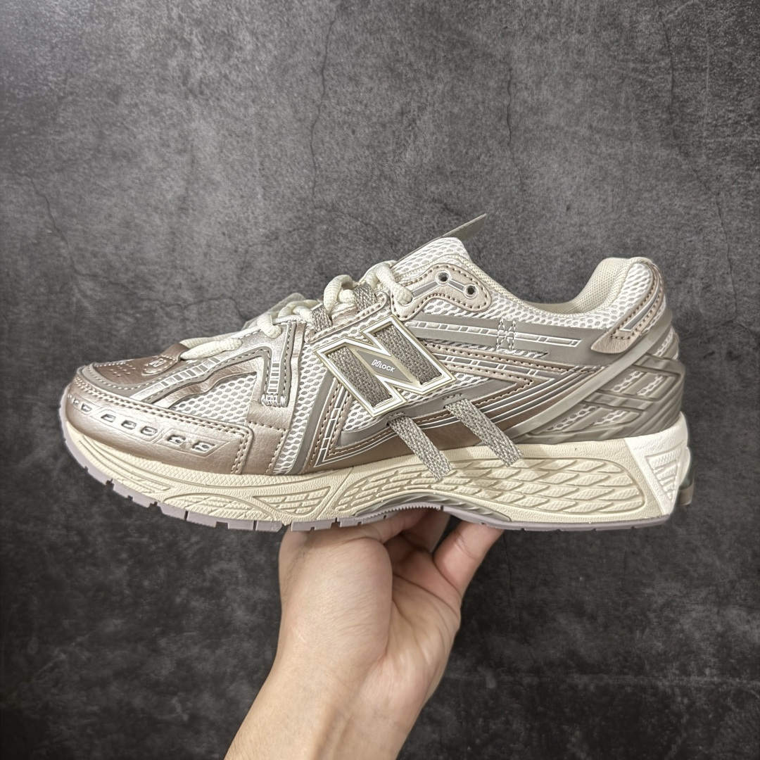 图片[2]-【GS纯原】新百伦 New Balance M1906系列 复古运动鞋单品宝藏老爹鞋 U19063VV 高端品质 正确六层组合底 市场唯一防伪蓝光跳码鞋标💪🏻 作为NB最经典的档案鞋型之一，与2002一样，1906有着NB最成熟的技术加持和复古款式，而本次推出的版本参照2002r的定位，相信会在性价两端做出权衡。单从造型上来看，依旧是vibe风格，味道很正，细节也很酷，这双1906r无疑必能打入复古跑鞋爱好者的年度鞋款名录。 尺码：36-45半-选品中心