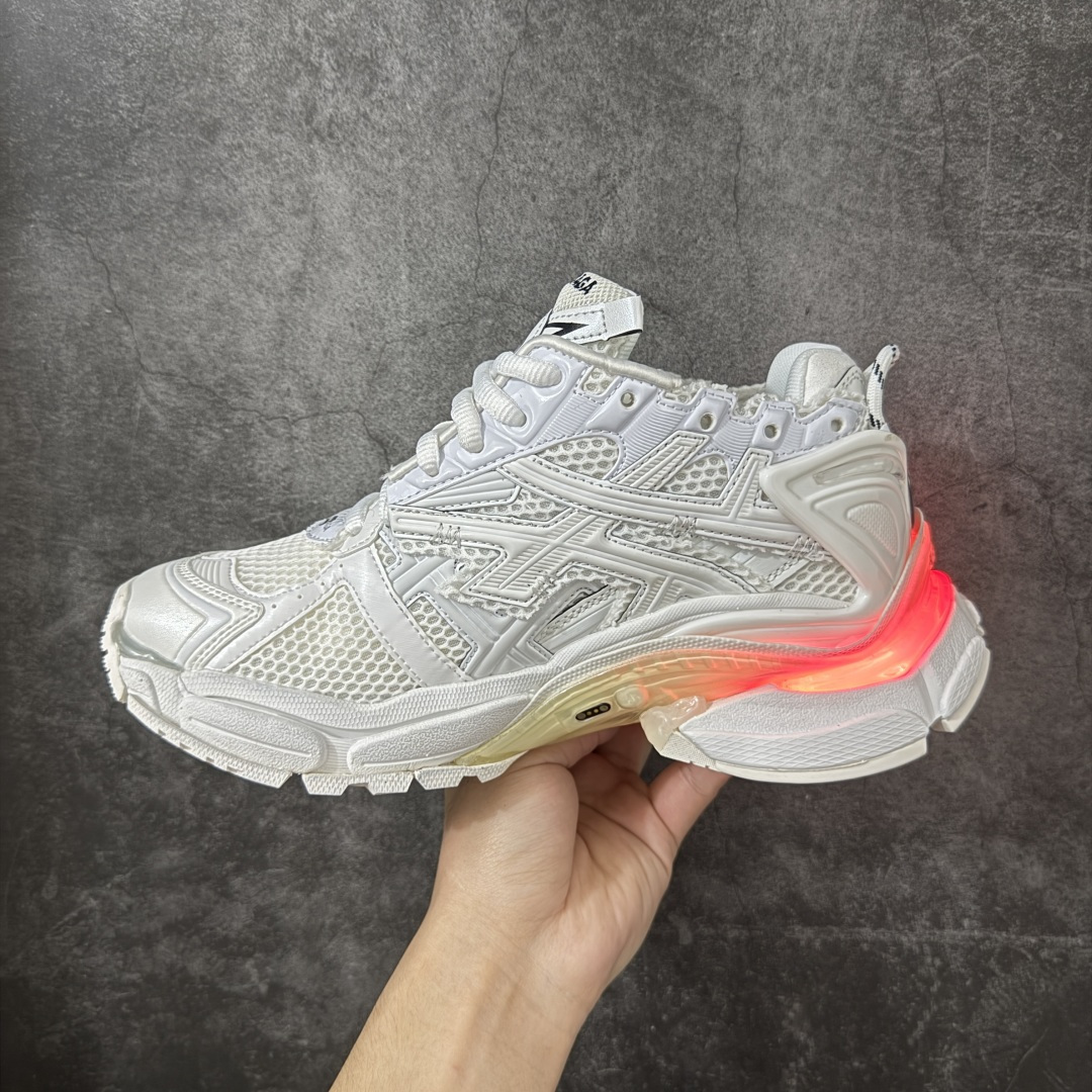 图片[2]-【GO版本】巴黎世家 七代半灯鞋Balenciaga 巴黎7.5巴黎世家 最新配色潮流复古休闲鞋 独家采用大容量锂电，反复按压10万次不会坏， 1.锂电池：3.7V 602040 450毫安时 1.65瓦时 2. 驱动IC：11种模式的开/关切换 通过溢胶、做旧、缝线等细节， 展示了设计师 Demna 的运动鞋风格， 用一双「旧鞋」传递复古感，后侧板、 翘起的鞋头，则展示了 Demna 在结构上的未来构想； 原装大盒从里到外一切百分百还原官方配置 顶级专供碾压一切版本 尺码：35-46-选品中心