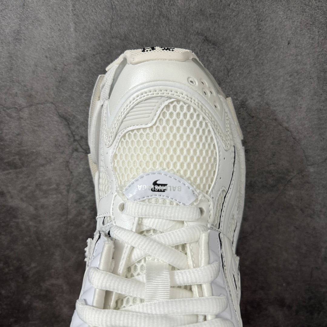 图片[5]-【GO版本】巴黎世家 七代半灯鞋Balenciaga 巴黎7.5巴黎世家 最新配色潮流复古休闲鞋 独家采用大容量锂电，反复按压10万次不会坏， 1.锂电池：3.7V 602040 450毫安时 1.65瓦时 2. 驱动IC：11种模式的开/关切换 通过溢胶、做旧、缝线等细节， 展示了设计师 Demna 的运动鞋风格， 用一双「旧鞋」传递复古感，后侧板、 翘起的鞋头，则展示了 Demna 在结构上的未来构想； 原装大盒从里到外一切百分百还原官方配置 顶级专供碾压一切版本 尺码：35-46-选品中心