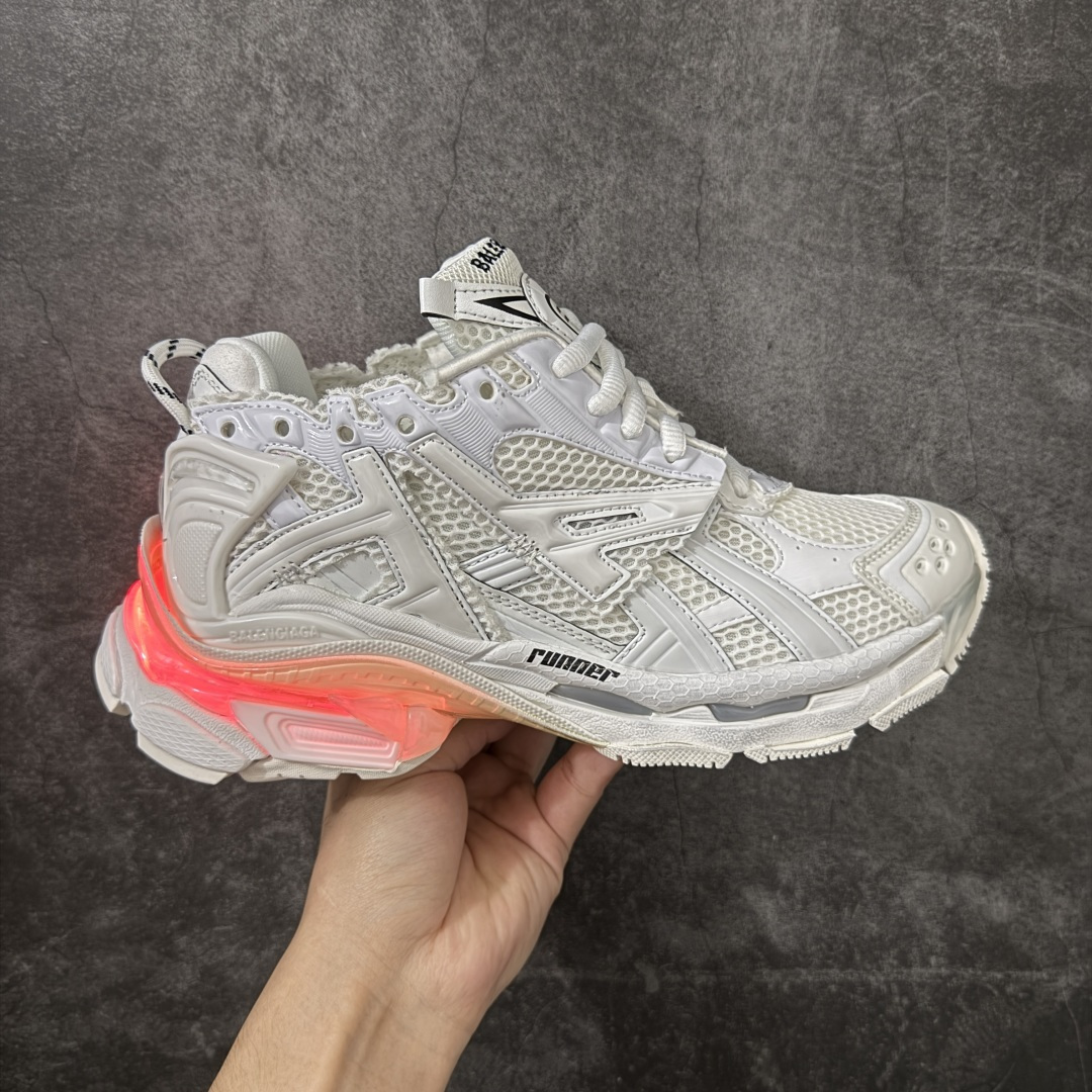 【GO版本】巴黎世家 七代半灯鞋Balenciaga 巴黎7.5巴黎世家 最新配色潮流复古休闲鞋 独家采用大容量锂电，反复按压10万次不会坏， 1.锂电池：3.7V 602040 450毫安时 1.65瓦时 2. 驱动IC：11种模式的开/关切换 通过溢胶、做旧、缝线等细节， 展示了设计师 Demna 的运动鞋风格， 用一双「旧鞋」传递复古感，后侧板、 翘起的鞋头，则展示了 Demna 在结构上的未来构想； 原装大盒从里到外一切百分百还原官方配置 顶级专供碾压一切版本 尺码：35-46-选品中心