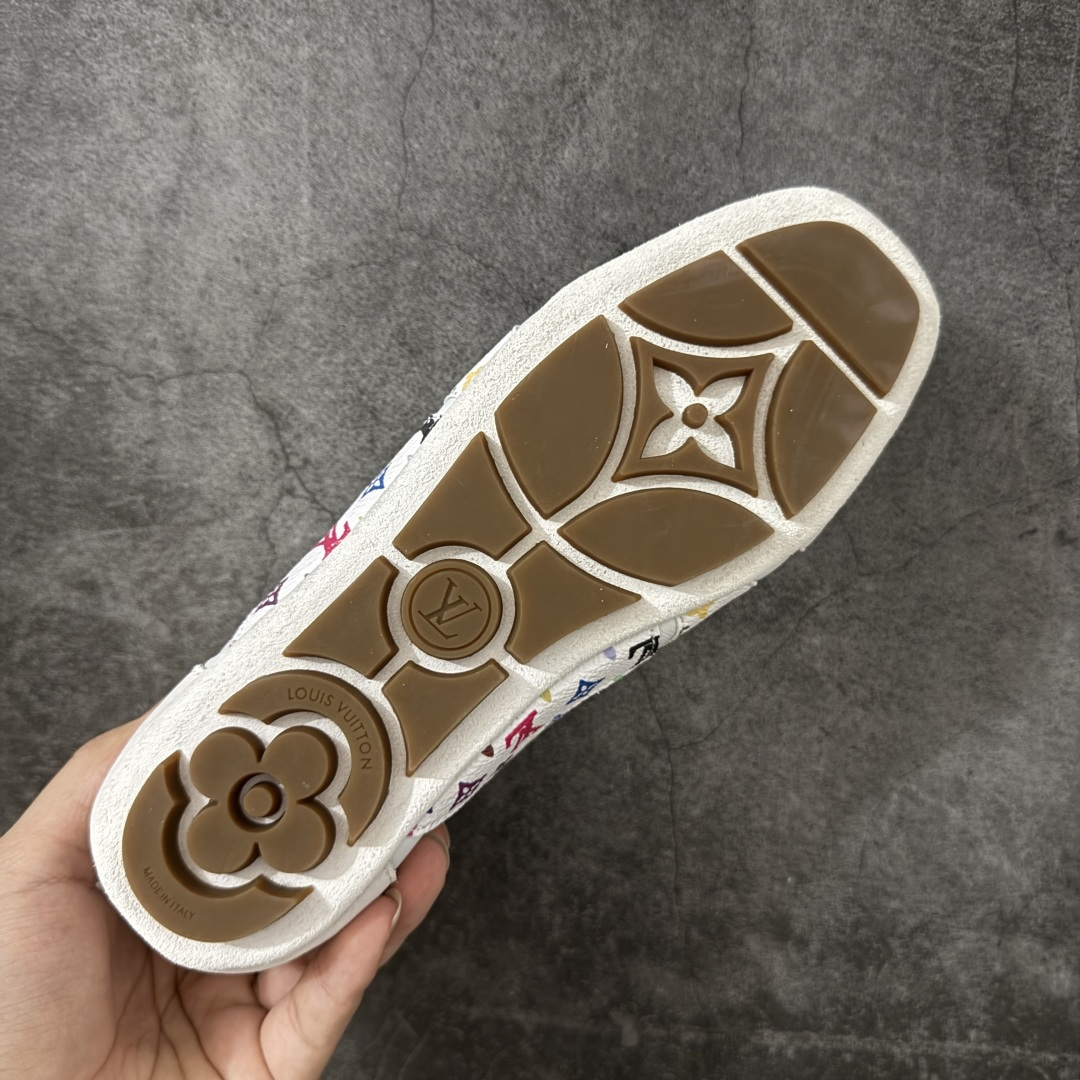 图片[9]-【广东纯原版】2026早春发布新款LOUIS VUITTON SneaKerina 德训鞋 芭蕾舞鞋 采用 Sacchetto 制鞋工艺，赋予柔韧鞋底与轻盈内部设计，适合日常休闲及精致造型。 sneakerina运动鞋惊艳曝光 设计灵感源自芭蕾舞平底鞋 优雅与复古并存 整体低调又老钱 原版购入 独家开模 媲美原版头层小牛皮 鞋面系带设计，侧面印有 LV 标志，后跟处配有拉环。——这双鞋简直是优雅与松弛感的完美融合！💃 尺码：35-40-选品中心