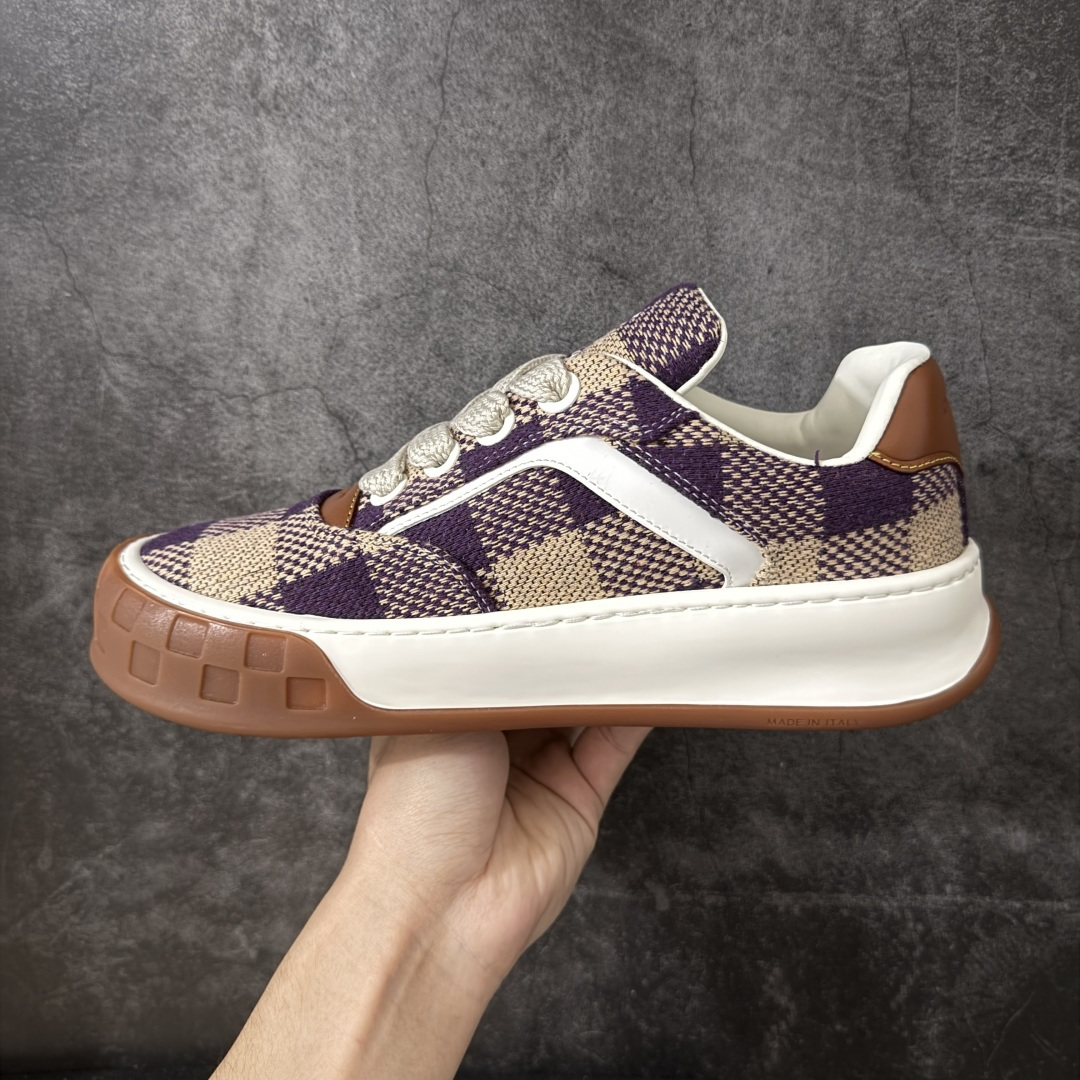 图片[2]-【广东礼盒版】LOUIS VUITTON Tilted 系列 LV饼干鞋｜2026 早春全新上架 LV 路易威登 Tilted Low Sneakers 倾斜系列低帮复古休闲运动板鞋 男鞋｜广东原产｜市售顶级版本 ✦ 升级原楦型开发纸版，鞋型更立体更正 ✦ Monogram 丹宁布鞋面，质感高级耐看 ✦ 鞋垫嵌入EVA软脚感物料，回弹舒适 ✦ 后跟耐弯折滴塑支撑片，稳定不塌 ✦ 全新开发TPR光泽组合隔色鞋底 ✦ LV组合 TPU 生胶底结构，行走稳、耐磨强 ✦ 原版购入开发 ✦ 厚实抽屉式礼品鞋盒 ✦ 原装包装说明书＋防尘布袋 ✦ 附送官方快递加固牛皮纸外盒 法国巴黎百年奢侈品牌 LOUIS VUITTON 路易威登 尺码：39 40 41 42 43 44 45-选品中心
