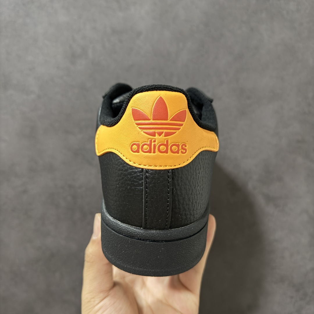 图片[4]-【H11顶级头层版】adidas originals Superstar 2 贝壳头 简约经典 舒适时尚 复古板鞋 男女同款 黑白 货号：JQ6469 全新升级版 皮料改进至头层原厂皮 原盒 原底原料 开模打造 原厂织唛鞋标 高精密准度 原楦原纸板开发 匹配原版98%以上 后跟垫棉独家呈现 反口里弧度正确 原厂鞋垫 背胶 后跟电绣针数 与正品一致 原厂皮料 原厂车缝线 质感无敌 皮料切割干净 无任何毛边 清洁度细节完美 进口港宝加持 后跟自然饱满 还原公司包裹性 鞋面采用原装数据贴合技术 全方位贴合包裹脚型 鞋跟部鞋底牵引设计 提供强大的抓地性能 更适应不同实战场地路面 尺码：35.5 36 36.5 37.5 38 38.5 39 40 40.5 41 42 42.5 43 44 45-选品中心