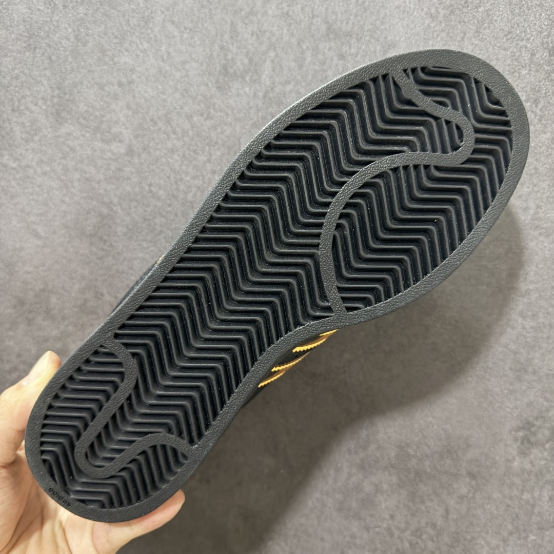 图片[9]-【H11顶级头层版】adidas originals Superstar 2 贝壳头 简约经典 舒适时尚 复古板鞋 男女同款 黑白 货号：JQ6469 全新升级版 皮料改进至头层原厂皮 原盒 原底原料 开模打造 原厂织唛鞋标 高精密准度 原楦原纸板开发 匹配原版98%以上 后跟垫棉独家呈现 反口里弧度正确 原厂鞋垫 背胶 后跟电绣针数 与正品一致 原厂皮料 原厂车缝线 质感无敌 皮料切割干净 无任何毛边 清洁度细节完美 进口港宝加持 后跟自然饱满 还原公司包裹性 鞋面采用原装数据贴合技术 全方位贴合包裹脚型 鞋跟部鞋底牵引设计 提供强大的抓地性能 更适应不同实战场地路面 尺码：35.5 36 36.5 37.5 38 38.5 39 40 40.5 41 42 42.5 43 44 45-选品中心