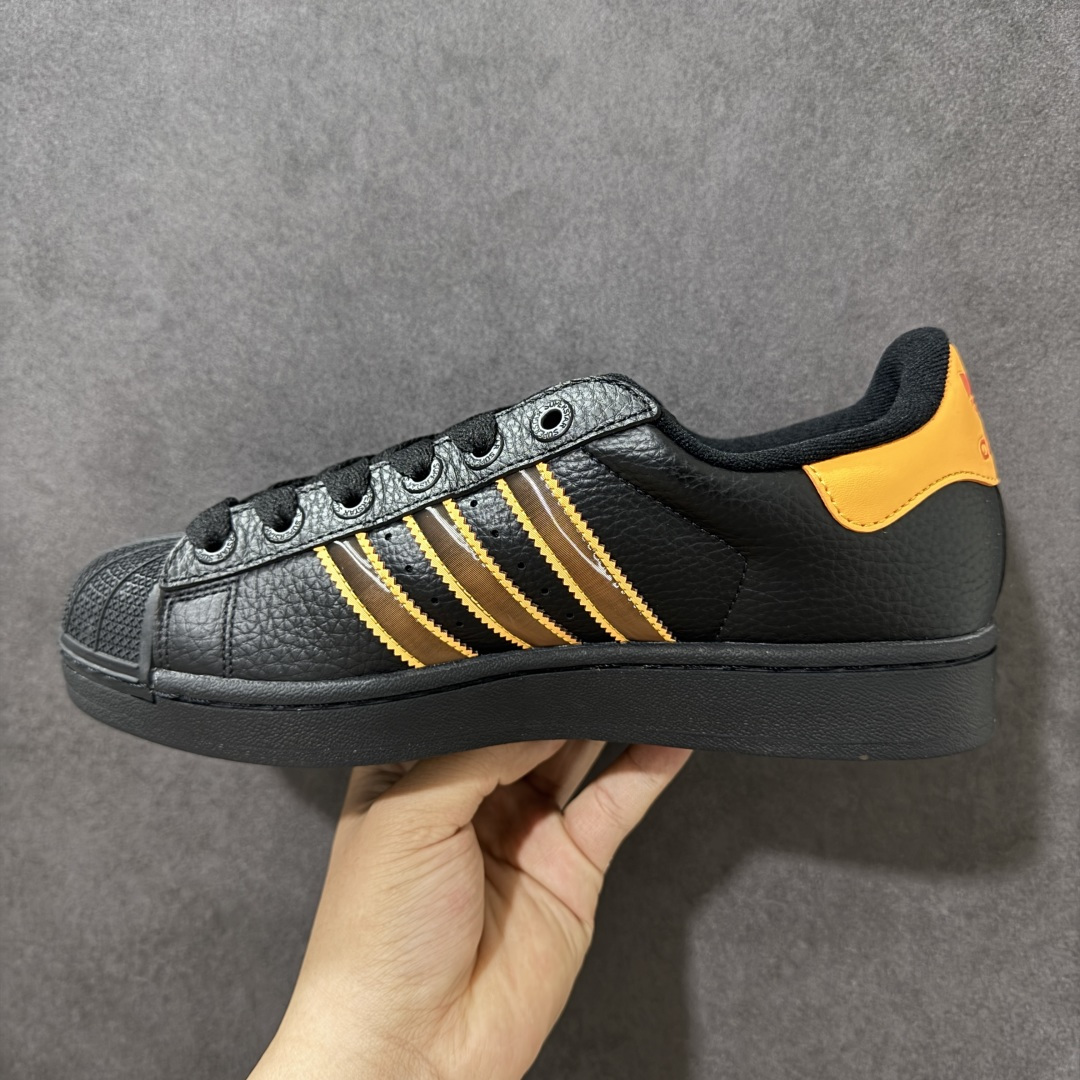 图片[2]-【H11顶级头层版】adidas originals Superstar 2 贝壳头 简约经典 舒适时尚 复古板鞋 男女同款 黑白 货号：JQ6469 全新升级版 皮料改进至头层原厂皮 原盒 原底原料 开模打造 原厂织唛鞋标 高精密准度 原楦原纸板开发 匹配原版98%以上 后跟垫棉独家呈现 反口里弧度正确 原厂鞋垫 背胶 后跟电绣针数 与正品一致 原厂皮料 原厂车缝线 质感无敌 皮料切割干净 无任何毛边 清洁度细节完美 进口港宝加持 后跟自然饱满 还原公司包裹性 鞋面采用原装数据贴合技术 全方位贴合包裹脚型 鞋跟部鞋底牵引设计 提供强大的抓地性能 更适应不同实战场地路面 尺码：35.5 36 36.5 37.5 38 38.5 39 40 40.5 41 42 42.5 43 44 45-选品中心