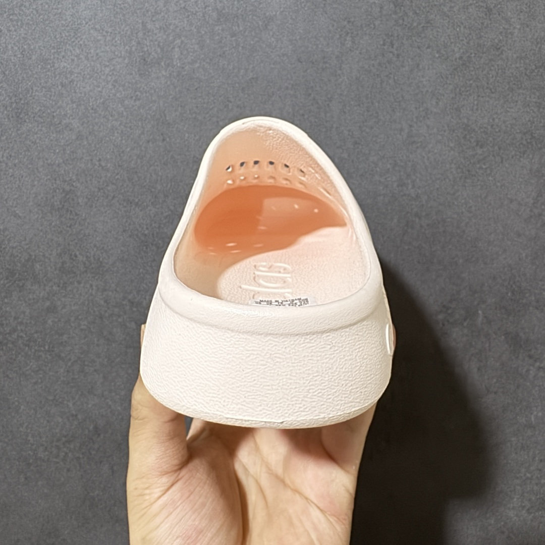 图片[4]-【纯原版】AD Adilette Clogs 外穿一体成型防滑运动拖鞋 JH9848 SEVENTEEN-Mingyu 金珉奎同款 香底秋冬潮拖 全网独家 巨资打造 一码 一模 VS原厂100%环保藻类3D材质 脚感超棉弹且柔软 原数据楦型工程力学开发 MD配比EVA泡棉式原色一体成形鞋模 正确原厂定制原标 1：1模处平整无毛边最高工艺修边处理 正确鞋盒细节 字体清晰 正确盒底字体颜色 硬度大小同步ZP 货号：FY6045 尺码：36.5 38 39 40.5 42-选品中心