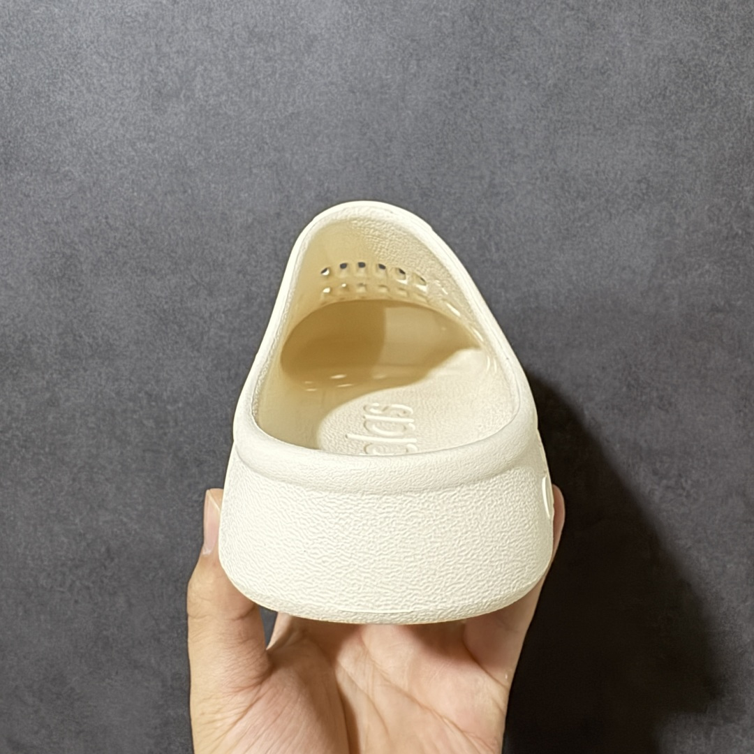 图片[4]-【纯原版】AD Adilette Clogs 外穿一体成型防滑运动拖鞋 JH9848 SEVENTEEN-Mingyu 金珉奎同款 香底秋冬潮拖 全网独家 巨资打造 一码 一模 VS原厂100%环保藻类3D材质 脚感超棉弹且柔软 原数据楦型工程力学开发 MD配比EVA泡棉式原色一体成形鞋模 正确原厂定制原标 1：1模处平整无毛边最高工艺修边处理 正确鞋盒细节 字体清晰 正确盒底字体颜色 硬度大小同步ZP 货号：JH9850 尺码：36.5 38 39 40.5 42 43 44.5 46-选品中心