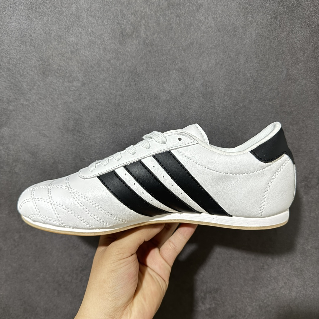 图片[2]-【G版】Jennie穿搭代言款，阿迪达斯Adidas Originals Taekwondo Lace Low”White Black“跆拳道系带系列低帮经典复古薄底休闲运动舒适训练慢跑鞋“皮革白黑生胶底 原楦原纸版开发，采用软质环保纤维革鞋面材质，中底嵌入EVA切片缓震，外置耐磨橡胶鞋底片 底越薄，越时髦！ 型号 JS1194 尺码：36 36.5 37 38 38.5 39 40 40.5 41 42 42.5 43 44 45-选品中心