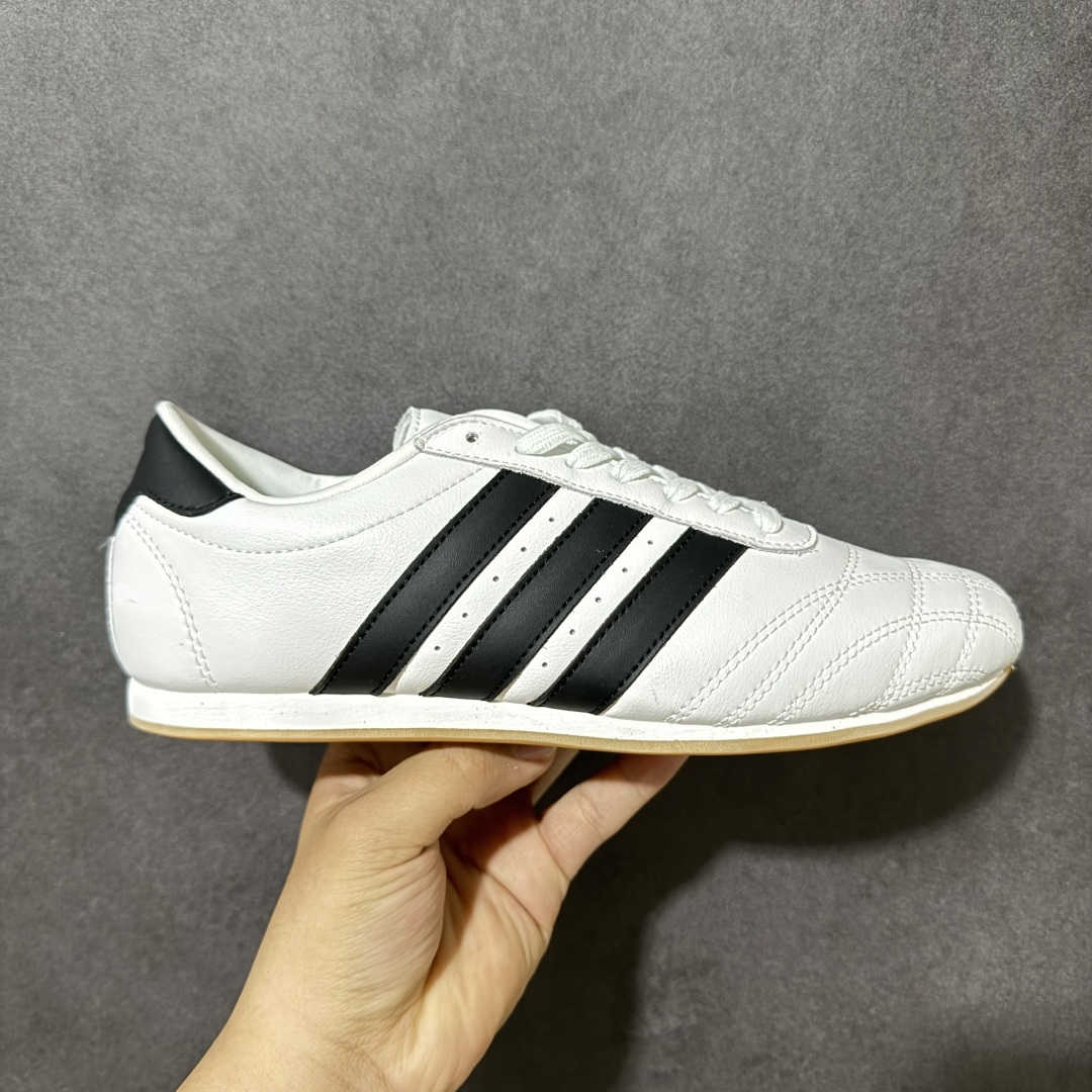 【G版】Jennie穿搭代言款，阿迪达斯Adidas Originals Taekwondo Lace Low”White Black“跆拳道系带系列低帮经典复古薄底休闲运动舒适训练慢跑鞋“皮革白黑生胶底 原楦原纸版开发，采用软质环保纤维革鞋面材质，中底嵌入EVA切片缓震，外置耐磨橡胶鞋底片 底越薄，越时髦！ 型号 JS1194 尺码：36 36.5 37 38 38.5 39 40 40.5 41 42 42.5 43 44 45-选品中心