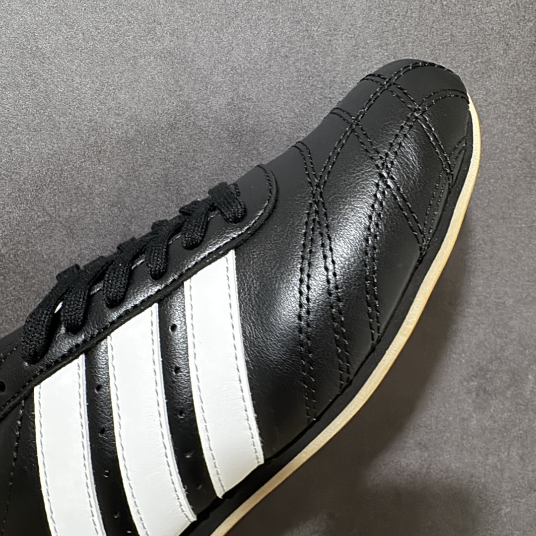图片[8]-【G版】Jennie穿搭代言款，阿迪达斯Adidas Originals Taekwondo Lace Low”White Black“跆拳道系带系列低帮经典复古薄底休闲运动舒适训练慢跑鞋“皮革白黑生胶底 原楦原纸版开发，采用软质环保纤维革鞋面材质，中底嵌入EVA切片缓震，外置耐磨橡胶鞋底片 底越薄，越时髦！ 型号 JS1193 尺码：36 36.5 37 38 38.5 39 40 40.5 41 42 42.5 43 44 45-选品中心