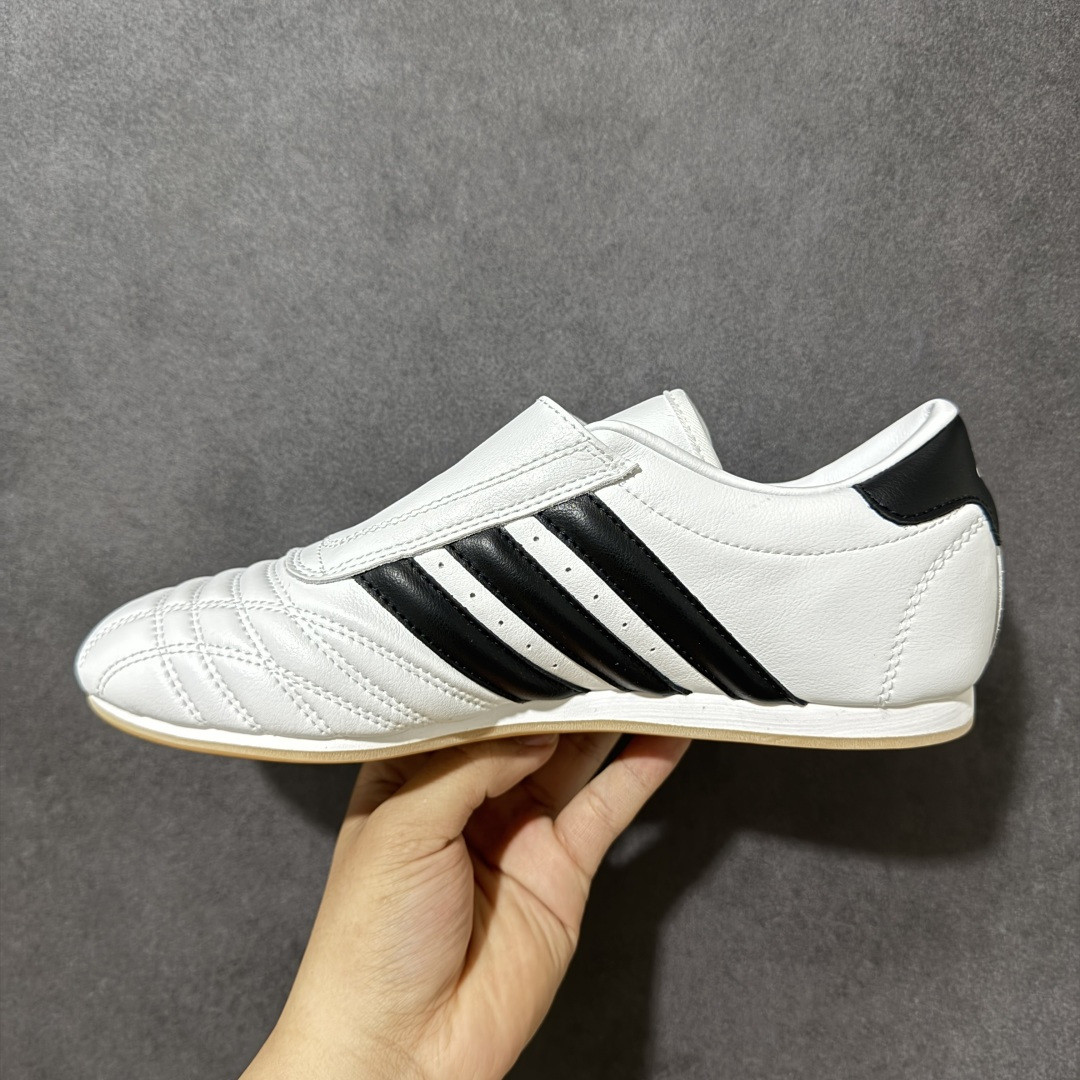 图片[2]-【G版】Jennie穿搭代言款，阿迪达斯Adidas Originals Taekwondo Lace Low”White Black“跆拳道系带系列低帮经典复古薄底休闲运动舒适训练慢跑鞋“皮革白黑生胶底 原楦原纸版开发，采用软质环保纤维革鞋面材质，中底嵌入EVA切片缓震，外置耐磨橡胶鞋底片 底越薄，越时髦！ 型号 JQ4774 尺码：36 36.5 37 38 38.5 39 40 40.5 41 42 42.5 43 44 45-选品中心