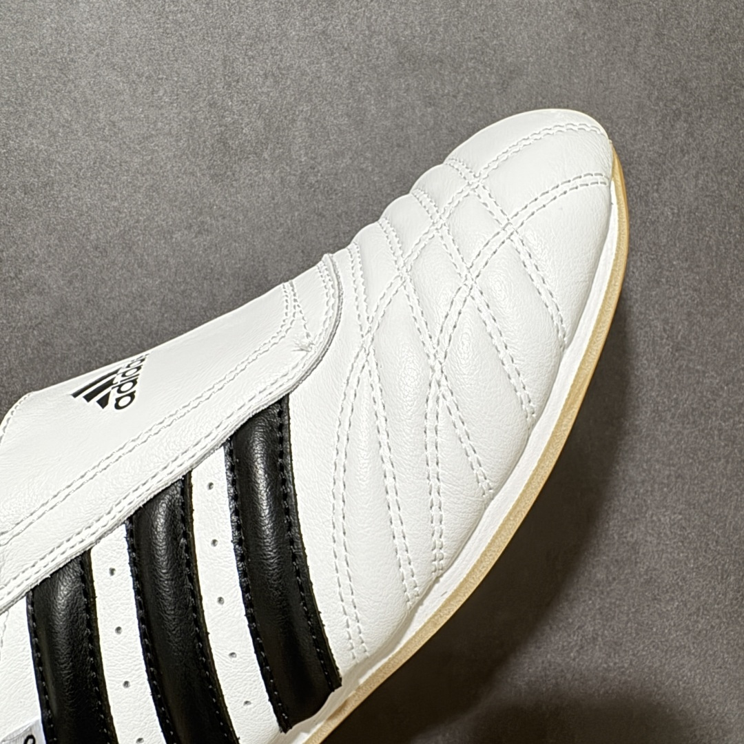 图片[8]-【G版】Jennie穿搭代言款，阿迪达斯Adidas Originals Taekwondo Lace Low”White Black“跆拳道系带系列低帮经典复古薄底休闲运动舒适训练慢跑鞋“皮革白黑生胶底 原楦原纸版开发，采用软质环保纤维革鞋面材质，中底嵌入EVA切片缓震，外置耐磨橡胶鞋底片 底越薄，越时髦！ 型号 JQ4774 尺码：36 36.5 37 38 38.5 39 40 40.5 41 42 42.5 43 44 45-选品中心