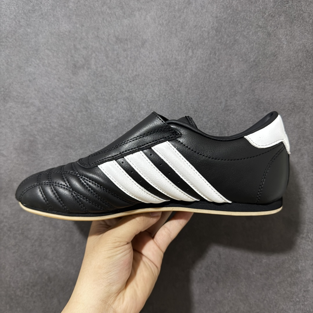 图片[2]-【G版】Jennie穿搭代言款，阿迪达斯Adidas Originals Taekwondo Lace Low”White Black“跆拳道系带系列低帮经典复古薄底休闲运动舒适训练慢跑鞋“皮革白黑生胶底 原楦原纸版开发，采用软质环保纤维革鞋面材质，中底嵌入EVA切片缓震，外置耐磨橡胶鞋底片 底越薄，越时髦！ 型号 JQ4775 尺码：36 36.5 37 38 38.5 39 40 40.5 41 42 42.5 43 44 45-选品中心