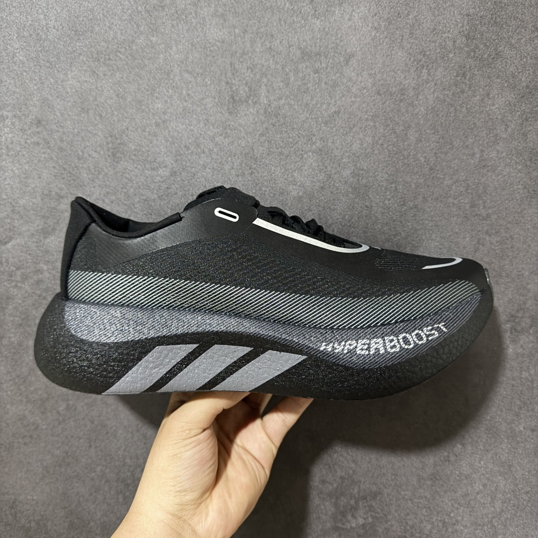 【公司级】AD Hyper Boost Edge M 轻量竞速运动跑鞋 CELERMESH针织网面非常轻薄 纤维间的缝隙很大 可以保证跑步时的透气、排汗效果 鞋舌直接与两侧的内衬和鞋底连接在一起 在跑步过程中不会被鞋舌的左右移动所困扰 在标准鞋带孔的基础上再拓宽一组鞋带孔 适合不同脚型的需求 突破性 EnergyRods 技术，有助于跑者实现更好的成绩 中底独特的LIGHTSTRIKE PRO泡棉材质 微弹感觉在跑步过程中给予了良好的支撑体验 对于顶级精英和高水平进阶跑者来说是一双值得信赖的竞速比赛用鞋 货号：KJ0754 尺码：36-45带半码-选品中心