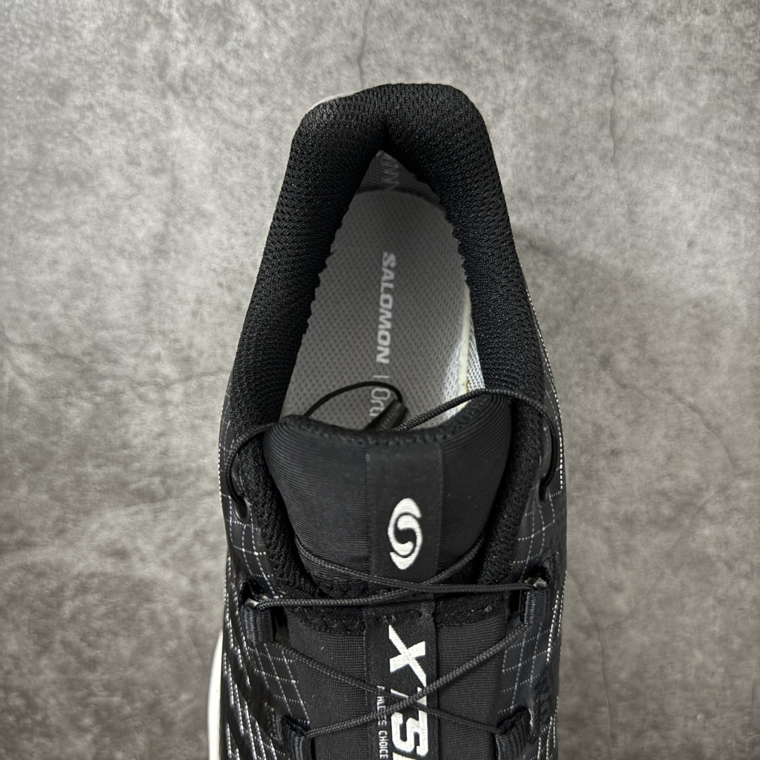 图片[8]-【纯原M版】Salomon XT-4 OG GTX萨洛蒙系列低帮城市越野机能透气休闲运动鞋 479534 鞋舌处附有迷你网眼袋收纳鞋绳以及下方的多色 Logo 标签 接着搭载奶油色 ACS 技术中底以及金色 TPU 塑料部件提升鞋款耐用性 中底与鞋面之间饰有海蓝色条状细节有效增添鞋款层次 最后应用黑色 Contragrip Chevron 外底完成鞋款设计 这次配色颇为高调 两款配色均以绚丽的渐变设计呈现 一款以粉紫渐变主打 另一款以黄绿渐变呈现 视觉效果相当吸睛 鞋面的使用玻璃纤维覆盖物加固 并通过细绳扣系带系统进行锁定 Salomon 的品牌logo 出现在脚后跟和前掌部位 中底虽然偏薄 但非常耐用 与模压塑料ACS 框架以及致密AC2 Muscle 鞋底单元结合 能够提供出色的支撑力和缓冲性 尺码：36 36.5 37 38 38.5 39 40 40.5 41 42 42.5 43 44 44.5 45-选品中心