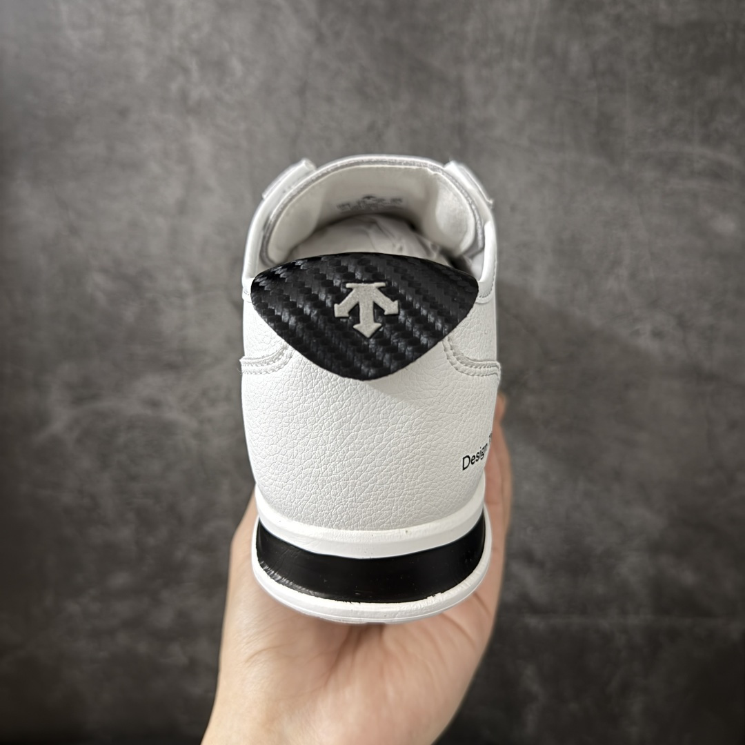 图片[4]-【公司级】迪桑特DESCENTE CHRON TEMPO Slip On Prm 复古风运动休闲鞋一脚蹬板鞋\\t #原楦原纸版开发版型 #鞋底设计有特殊的纹理或材料，以增加摩擦力，减少滑倒的风险。 #使用耐用的材料制成，能够承受长时间的使用和摩擦，减少磨损。 尺码：36 36.5 37 38 38.5 39 40 40.5 42 42.5 43 44 44.5 45-选品中心