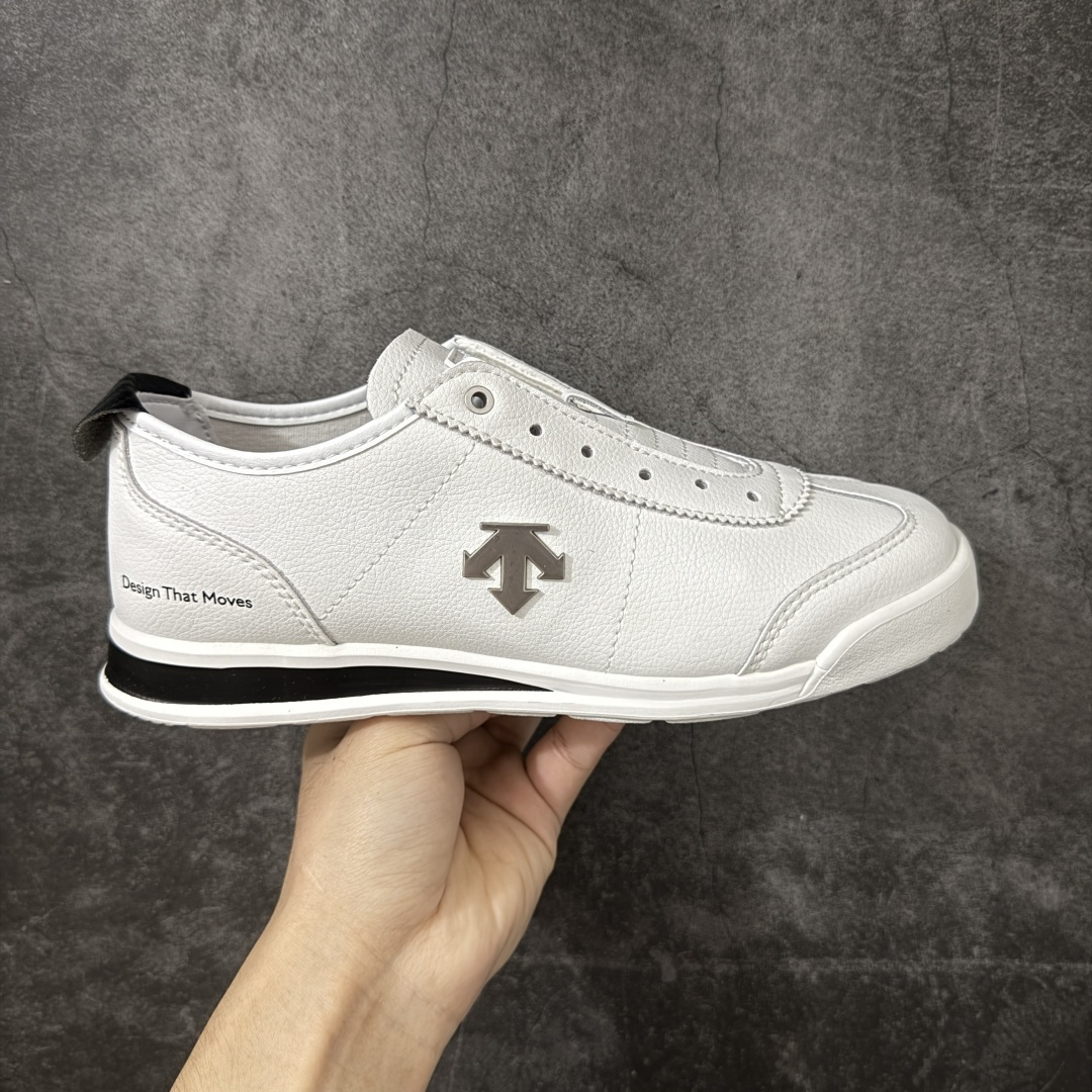 【公司级】迪桑特DESCENTE CHRON TEMPO Slip On Prm 复古风运动休闲鞋一脚蹬板鞋\\t #原楦原纸版开发版型 #鞋底设计有特殊的纹理或材料，以增加摩擦力，减少滑倒的风险。 #使用耐用的材料制成，能够承受长时间的使用和摩擦，减少磨损。 尺码：36 36.5 37 38 38.5 39 40 40.5 42 42.5 43 44 44.5 45-选品中心