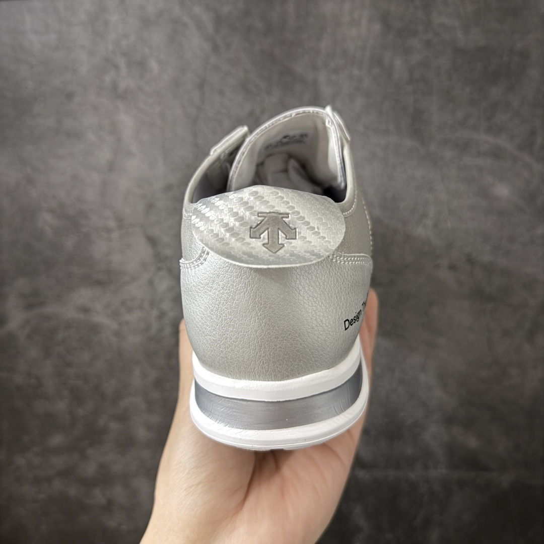 图片[4]-【公司级】迪桑特DESCENTE CHRON TEMPO Slip On Prm 复古风运动休闲鞋一脚蹬板鞋\\t #原楦原纸版开发版型 #鞋底设计有特殊的纹理或材料，以增加摩擦力，减少滑倒的风险。 #使用耐用的材料制成，能够承受长时间的使用和摩擦，减少磨损。 尺码：36 36.5 37 38 38.5 39 40 40.5 42 42.5 43 44 44.5 45-选品中心