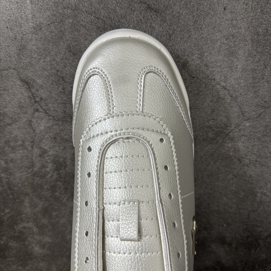 图片[5]-【公司级】迪桑特DESCENTE CHRON TEMPO Slip On Prm 复古风运动休闲鞋一脚蹬板鞋\\t #原楦原纸版开发版型 #鞋底设计有特殊的纹理或材料，以增加摩擦力，减少滑倒的风险。 #使用耐用的材料制成，能够承受长时间的使用和摩擦，减少磨损。 尺码：36 36.5 37 38 38.5 39 40 40.5 42 42.5 43 44 44.5 45-选品中心
