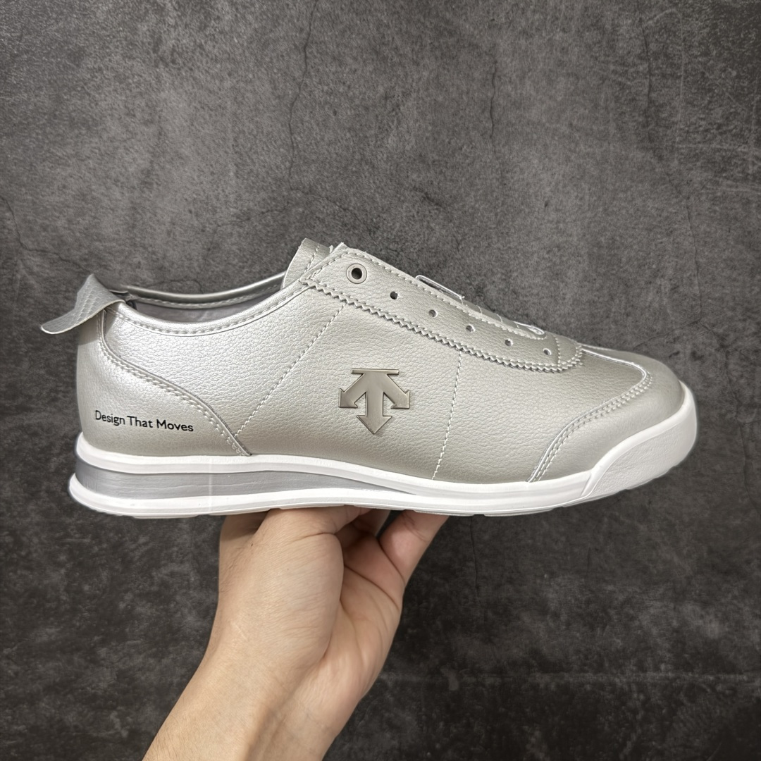 【公司级】迪桑特DESCENTE CHRON TEMPO Slip On Prm 复古风运动休闲鞋一脚蹬板鞋\\t #原楦原纸版开发版型 #鞋底设计有特殊的纹理或材料，以增加摩擦力，减少滑倒的风险。 #使用耐用的材料制成，能够承受长时间的使用和摩擦，减少磨损。 尺码：36 36.5 37 38 38.5 39 40 40.5 42 42.5 43 44 44.5 45-选品中心