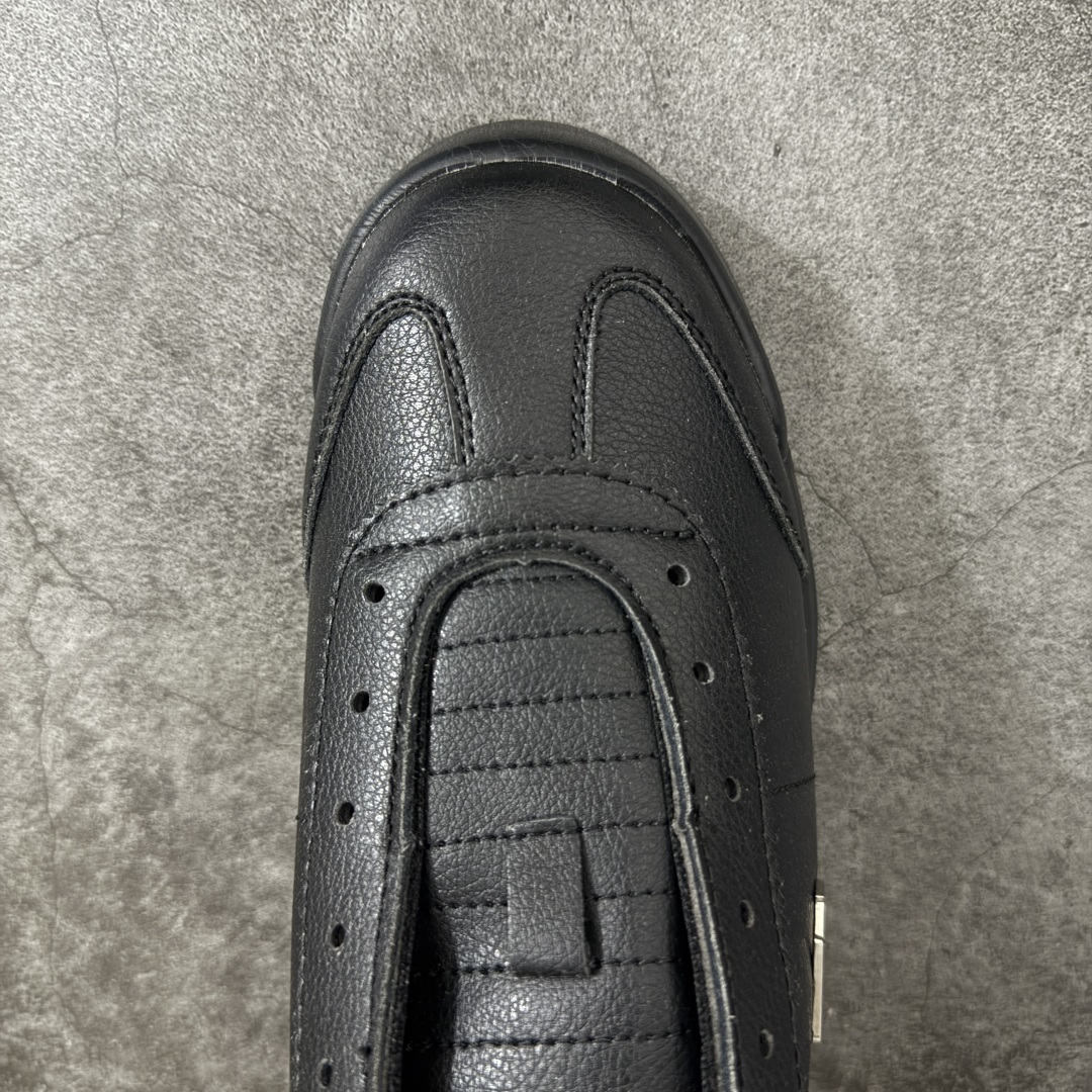 图片[5]-【公司级】迪桑特DESCENTE CHRON TEMPO Slip On Prm 复古风运动休闲鞋一脚蹬板鞋\\t #原楦原纸版开发版型 #鞋底设计有特殊的纹理或材料，以增加摩擦力，减少滑倒的风险。 #使用耐用的材料制成，能够承受长时间的使用和摩擦，减少磨损。 尺码：36 36.5 37 38 38.5 39 40 40.5 42 42.5 43 44 44.5 45-选品中心