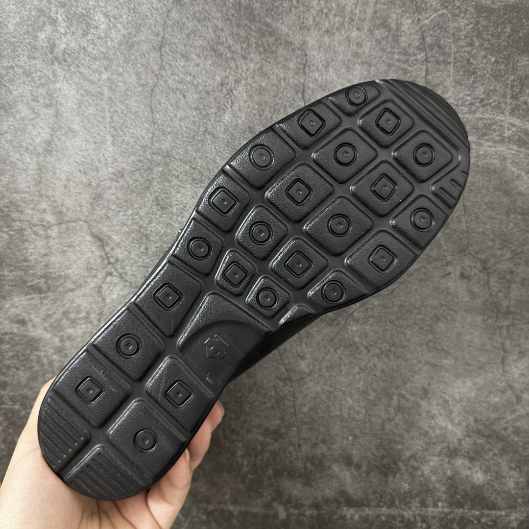 图片[9]-【公司级】迪桑特DESCENTE CHRON TEMPO Slip On Prm 复古风运动休闲鞋一脚蹬板鞋\\t #原楦原纸版开发版型 #鞋底设计有特殊的纹理或材料，以增加摩擦力，减少滑倒的风险。 #使用耐用的材料制成，能够承受长时间的使用和摩擦，减少磨损。 尺码：36 36.5 37 38 38.5 39 40 40.5 42 42.5 43 44 44.5 45-选品中心