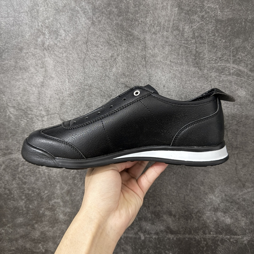 图片[2]-【公司级】迪桑特DESCENTE CHRON TEMPO Slip On Prm 复古风运动休闲鞋一脚蹬板鞋\\t #原楦原纸版开发版型 #鞋底设计有特殊的纹理或材料，以增加摩擦力，减少滑倒的风险。 #使用耐用的材料制成，能够承受长时间的使用和摩擦，减少磨损。 尺码：36 36.5 37 38 38.5 39 40 40.5 42 42.5 43 44 44.5 45-选品中心