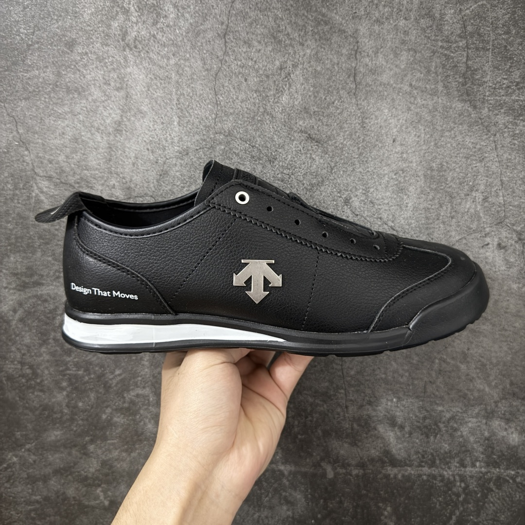 【公司级】迪桑特DESCENTE CHRON TEMPO Slip On Prm 复古风运动休闲鞋一脚蹬板鞋\\t #原楦原纸版开发版型 #鞋底设计有特殊的纹理或材料,以增加摩擦力,减少滑倒的风险。 #使用耐用的材料制成,能够承受长时间的使用和摩擦,减少磨损。 尺码:36 36.5 37 38 38.5 39 40 40.5 42 42.5 43 44 44.5 45-选品中心