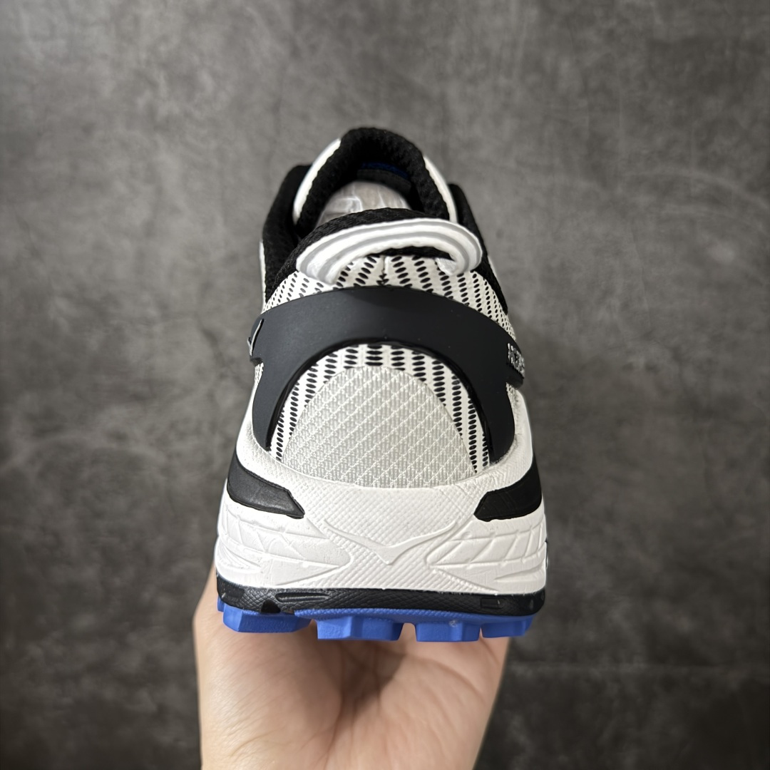 图片[4]-【纯原H版】HOKA ONE ONE Mafate Speed 2 Low 玛法特2代系列低帮轻量户外越野休闲运动慢跑鞋 正确组合底 市场顶级版本 上脚赞到报爆 轻盈舒适 鞋面采用超轻的无缝架构 轻薄的TPU贴在透气的鞋面材料上 减轻重量同时也保证了支撑性 鞋底采用滚动平衡技术 引导跑者回归自然步态 祖传的神奇EVA材质中底依旧是一如既往地表现优秀 能提供充足的缓震 作为HOKA家的越野跑鞋 VIBRAM 橡胶大底也是必不可少的 即便在复杂湿滑的地形 依旧能有良好的抓地力及稳定性 鞋带采用了弹性不易松脱的扁宽弹性鞋带 前掌与中掌部分也进行了加宽 也更加适合亚洲人的脚型 是一款十分全面且足够强悍的户外硬核越野鞋 日常搭配的话短裤是基本不挑 阔腿裤 工装裤以及各种长筒牛仔裤都可以 尺码：36 36.5 37.5 38 38.5 39 40 40.5 41 42 42.5 43 44 44.5 45-选品中心