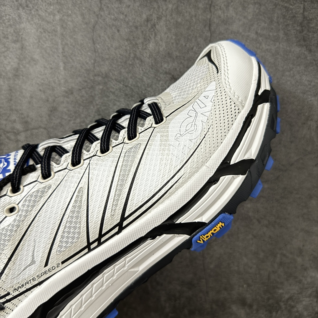 图片[6]-【纯原H版】HOKA ONE ONE Mafate Speed 2 Low 玛法特2代系列低帮轻量户外越野休闲运动慢跑鞋 正确组合底 市场顶级版本 上脚赞到报爆 轻盈舒适 鞋面采用超轻的无缝架构 轻薄的TPU贴在透气的鞋面材料上 减轻重量同时也保证了支撑性 鞋底采用滚动平衡技术 引导跑者回归自然步态 祖传的神奇EVA材质中底依旧是一如既往地表现优秀 能提供充足的缓震 作为HOKA家的越野跑鞋 VIBRAM 橡胶大底也是必不可少的 即便在复杂湿滑的地形 依旧能有良好的抓地力及稳定性 鞋带采用了弹性不易松脱的扁宽弹性鞋带 前掌与中掌部分也进行了加宽 也更加适合亚洲人的脚型 是一款十分全面且足够强悍的户外硬核越野鞋 日常搭配的话短裤是基本不挑 阔腿裤 工装裤以及各种长筒牛仔裤都可以 尺码：36 36.5 37.5 38 38.5 39 40 40.5 41 42 42.5 43 44 44.5 45-选品中心