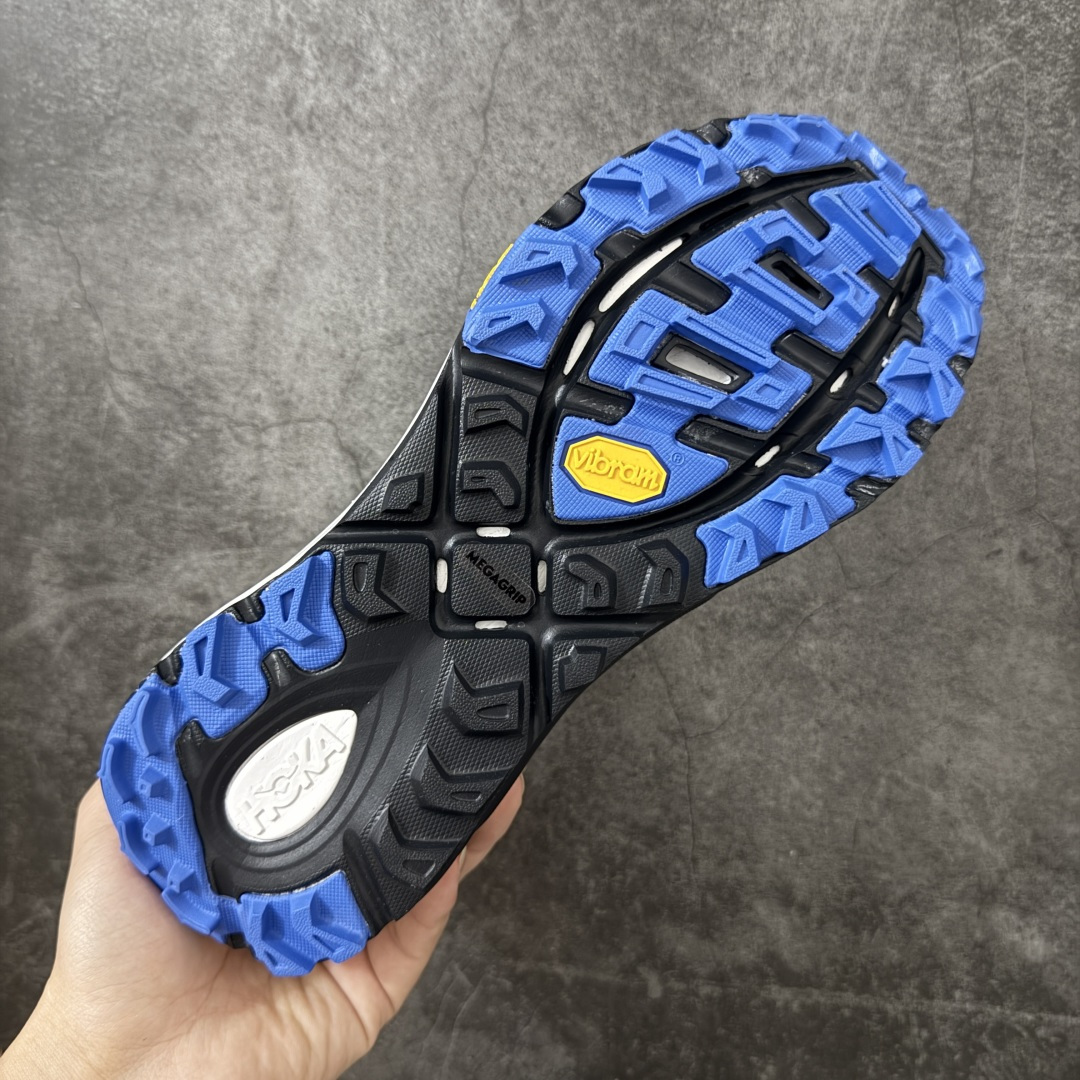 图片[9]-【纯原H版】HOKA ONE ONE Mafate Speed 2 Low 玛法特2代系列低帮轻量户外越野休闲运动慢跑鞋 正确组合底 市场顶级版本 上脚赞到报爆 轻盈舒适 鞋面采用超轻的无缝架构 轻薄的TPU贴在透气的鞋面材料上 减轻重量同时也保证了支撑性 鞋底采用滚动平衡技术 引导跑者回归自然步态 祖传的神奇EVA材质中底依旧是一如既往地表现优秀 能提供充足的缓震 作为HOKA家的越野跑鞋 VIBRAM 橡胶大底也是必不可少的 即便在复杂湿滑的地形 依旧能有良好的抓地力及稳定性 鞋带采用了弹性不易松脱的扁宽弹性鞋带 前掌与中掌部分也进行了加宽 也更加适合亚洲人的脚型 是一款十分全面且足够强悍的户外硬核越野鞋 日常搭配的话短裤是基本不挑 阔腿裤 工装裤以及各种长筒牛仔裤都可以 尺码：36 36.5 37.5 38 38.5 39 40 40.5 41 42 42.5 43 44 44.5 45-选品中心
