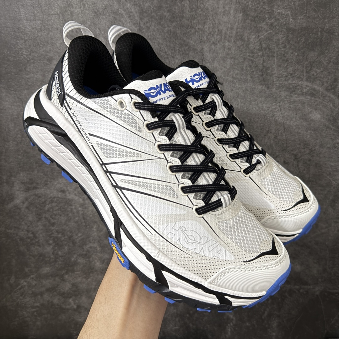 【纯原H版】HOKA ONE ONE Mafate Speed 2 Low 玛法特2代系列低帮轻量户外越野休闲运动慢跑鞋 正确组合底 市场顶级版本 上脚赞到报爆 轻盈舒适 鞋面采用超轻的无缝架构 轻薄的TPU贴在透气的鞋面材料上 减轻重量同时也保证了支撑性 鞋底采用滚动平衡技术 引导跑者回归自然步态 祖传的神奇EVA材质中底依旧是一如既往地表现优秀 能提供充足的缓震 作为HOKA家的越野跑鞋 VIBRAM 橡胶大底也是必不可少的 即便在复杂湿滑的地形 依旧能有良好的抓地力及稳定性 鞋带采用了弹性不易松脱的扁宽弹性鞋带 前掌与中掌部分也进行了加宽 也更加适合亚洲人的脚型 是一款十分全面且足够强悍的户外硬核越野鞋 日常搭配的话短裤是基本不挑 阔腿裤 工装裤以及各种长筒牛仔裤都可以 尺码：36 36.5 37.5 38 38.5 39 40 40.5 41 42 42.5 43 44 44.5 45-选品中心