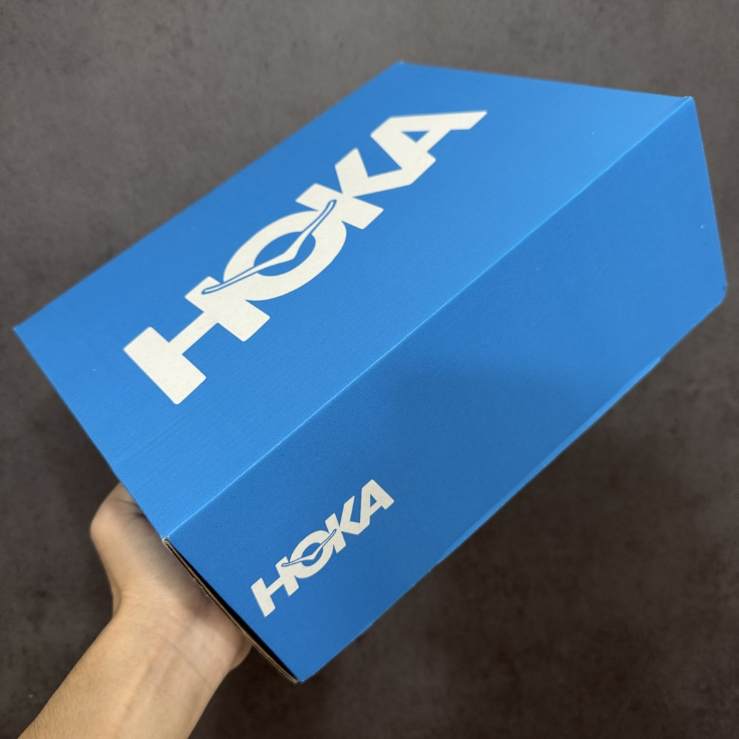 图片[11]-【纯原H版】HOKA ONE ONE Mafate Speed 2 Low 玛法特2代系列低帮轻量户外越野休闲运动慢跑鞋 正确组合底 市场顶级版本 上脚赞到报爆 轻盈舒适 鞋面采用超轻的无缝架构 轻薄的TPU贴在透气的鞋面材料上 减轻重量同时也保证了支撑性 鞋底采用滚动平衡技术 引导跑者回归自然步态 祖传的神奇EVA材质中底依旧是一如既往地表现优秀 能提供充足的缓震 作为HOKA家的越野跑鞋 VIBRAM 橡胶大底也是必不可少的 即便在复杂湿滑的地形 依旧能有良好的抓地力及稳定性 鞋带采用了弹性不易松脱的扁宽弹性鞋带 前掌与中掌部分也进行了加宽 也更加适合亚洲人的脚型 是一款十分全面且足够强悍的户外硬核越野鞋 日常搭配的话短裤是基本不挑 阔腿裤 工装裤以及各种长筒牛仔裤都可以 尺码：36 36.5 37.5 38 38.5 39 40 40.5 41 42 42.5 43 44 44.5 45-选品中心