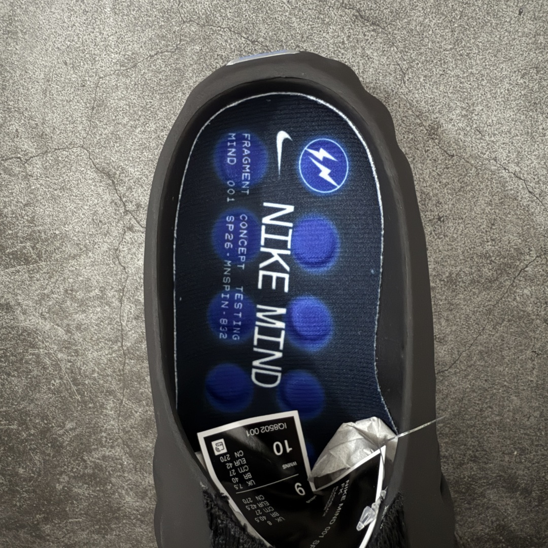 图片[8]-【LW纯原】Nike Mind 001 神经科学足底按摩包头拖鞋Nike × Fragment Design Mind 001 藤原浩闪电⚡️联名 同源ZP原材 匠心打造 🔹原厂MD一体发泡大底：全套原模开版，渐变雾面哑光喷漆，柔软回弹和ZP完全一致。 🔹22颗独立PEBAX泡棉按摩底：黑科技活塞式按摩脚感，踩下去的Q弹感和ZP无差。 🔹正确组合大底：鞋头前后跟橡胶贴片，耐磨防滑，细节还原到每一处。 🔹高还原细节：TPU电镀银Swoosh、针织透气鞋舌、高弹原鞋垫，清洁度拉满。 货号： IQ8502-001 尺码：36 36.5 37.5 38 38.5 39 40 40.5 41 42 42.5 43 44 44.5 45 46 47.5 48.5 ⚠️尺码提示：偏小一码，建议拍大一码，脚感更舒适。-选品中心