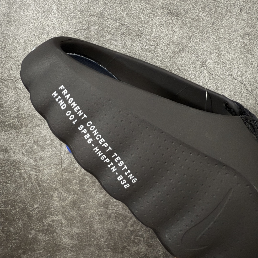 图片[7]-【LW纯原】Nike Mind 001 神经科学足底按摩包头拖鞋Nike × Fragment Design Mind 001 藤原浩闪电⚡️联名 同源ZP原材 匠心打造 🔹原厂MD一体发泡大底：全套原模开版，渐变雾面哑光喷漆，柔软回弹和ZP完全一致。 🔹22颗独立PEBAX泡棉按摩底：黑科技活塞式按摩脚感，踩下去的Q弹感和ZP无差。 🔹正确组合大底：鞋头前后跟橡胶贴片，耐磨防滑，细节还原到每一处。 🔹高还原细节：TPU电镀银Swoosh、针织透气鞋舌、高弹原鞋垫，清洁度拉满。 货号： IQ8502-001 尺码：36 36.5 37.5 38 38.5 39 40 40.5 41 42 42.5 43 44 44.5 45 46 47.5 48.5 ⚠️尺码提示：偏小一码，建议拍大一码，脚感更舒适。-选品中心