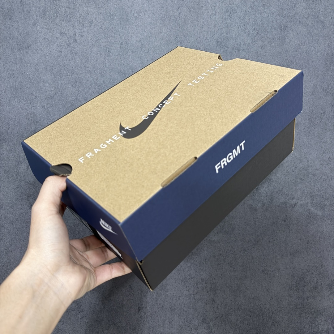 图片[11]-【LW纯原】Nike Mind 001 神经科学足底按摩包头拖鞋Nike × Fragment Design Mind 001 藤原浩闪电⚡️联名 同源ZP原材 匠心打造 🔹原厂MD一体发泡大底：全套原模开版，渐变雾面哑光喷漆，柔软回弹和ZP完全一致。 🔹22颗独立PEBAX泡棉按摩底：黑科技活塞式按摩脚感，踩下去的Q弹感和ZP无差。 🔹正确组合大底：鞋头前后跟橡胶贴片，耐磨防滑，细节还原到每一处。 🔹高还原细节：TPU电镀银Swoosh、针织透气鞋舌、高弹原鞋垫，清洁度拉满。 货号： IQ8502-001 尺码：36 36.5 37.5 38 38.5 39 40 40.5 41 42 42.5 43 44 44.5 45 46 47.5 48.5 ⚠️尺码提示：偏小一码，建议拍大一码，脚感更舒适。-选品中心