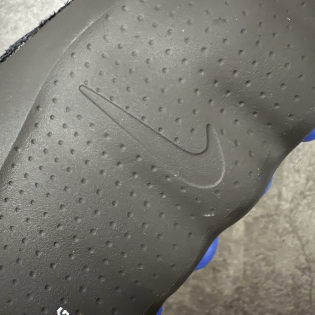 图片[4]-【LW纯原】Nike Mind 001 神经科学足底按摩包头拖鞋Nike × Fragment Design Mind 001 藤原浩闪电⚡️联名 同源ZP原材 匠心打造 🔹原厂MD一体发泡大底：全套原模开版，渐变雾面哑光喷漆，柔软回弹和ZP完全一致。 🔹22颗独立PEBAX泡棉按摩底：黑科技活塞式按摩脚感，踩下去的Q弹感和ZP无差。 🔹正确组合大底：鞋头前后跟橡胶贴片，耐磨防滑，细节还原到每一处。 🔹高还原细节：TPU电镀银Swoosh、针织透气鞋舌、高弹原鞋垫，清洁度拉满。 货号： IQ8502-001 尺码：36 36.5 37.5 38 38.5 39 40 40.5 41 42 42.5 43 44 44.5 45 46 47.5 48.5 ⚠️尺码提示：偏小一码，建议拍大一码，脚感更舒适。-选品中心