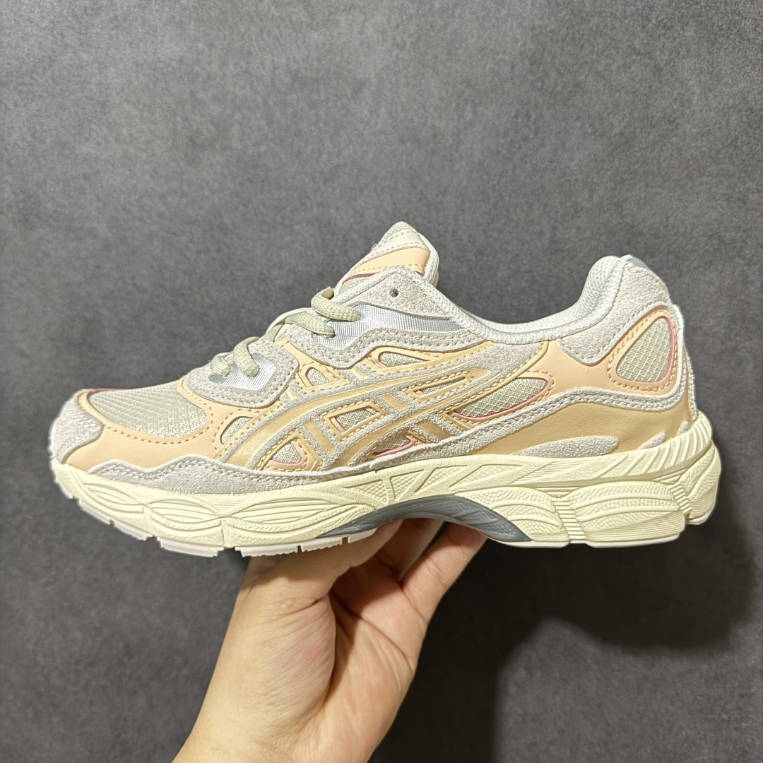 图片[2]-【公司级】Asics Gel-NYC 亚瑟士运动休闲透气专业跑鞋 1203A739-250   鞋面采用反绒皮与网布拼接 透气舒适兼具休闲时尚 结合简明的配色 展现品牌的传承及引领复古流行的主题 虎爪造型的LOGO  #鞋身稳定包裹系统 支撑鞋身 经典宽大鞋型配备防偏移设计提升包裹性 穿着舒适鞋面透气孔设计 提供透气性  尺码：36 37 37.5 38 39 39.5 40 40.5 41.5 42 42.5 43.5 44 45 46 47-选品中心