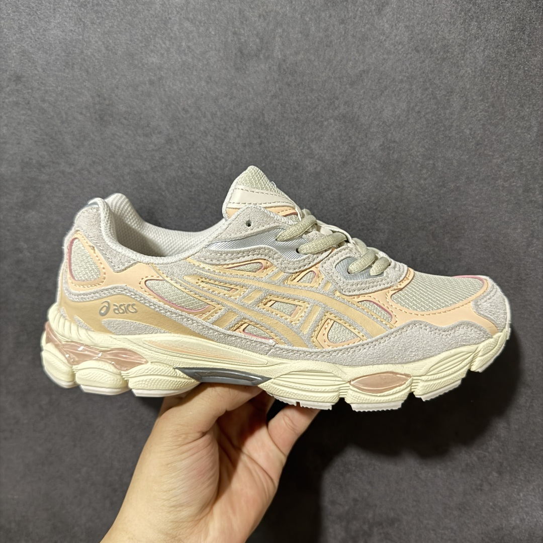 【公司级】Asics Gel-NYC 亚瑟士运动休闲透气专业跑鞋 1203A739-250   鞋面采用反绒皮与网布拼接 透气舒适兼具休闲时尚 结合简明的配色 展现品牌的传承及引领复古流行的主题 虎爪造型的LOGO  #鞋身稳定包裹系统 支撑鞋身 经典宽大鞋型配备防偏移设计提升包裹性 穿着舒适鞋面透气孔设计 提供透气性  尺码：36 37 37.5 38 39 39.5 40 40.5 41.5 42 42.5 43.5 44 45 46 47-选品中心