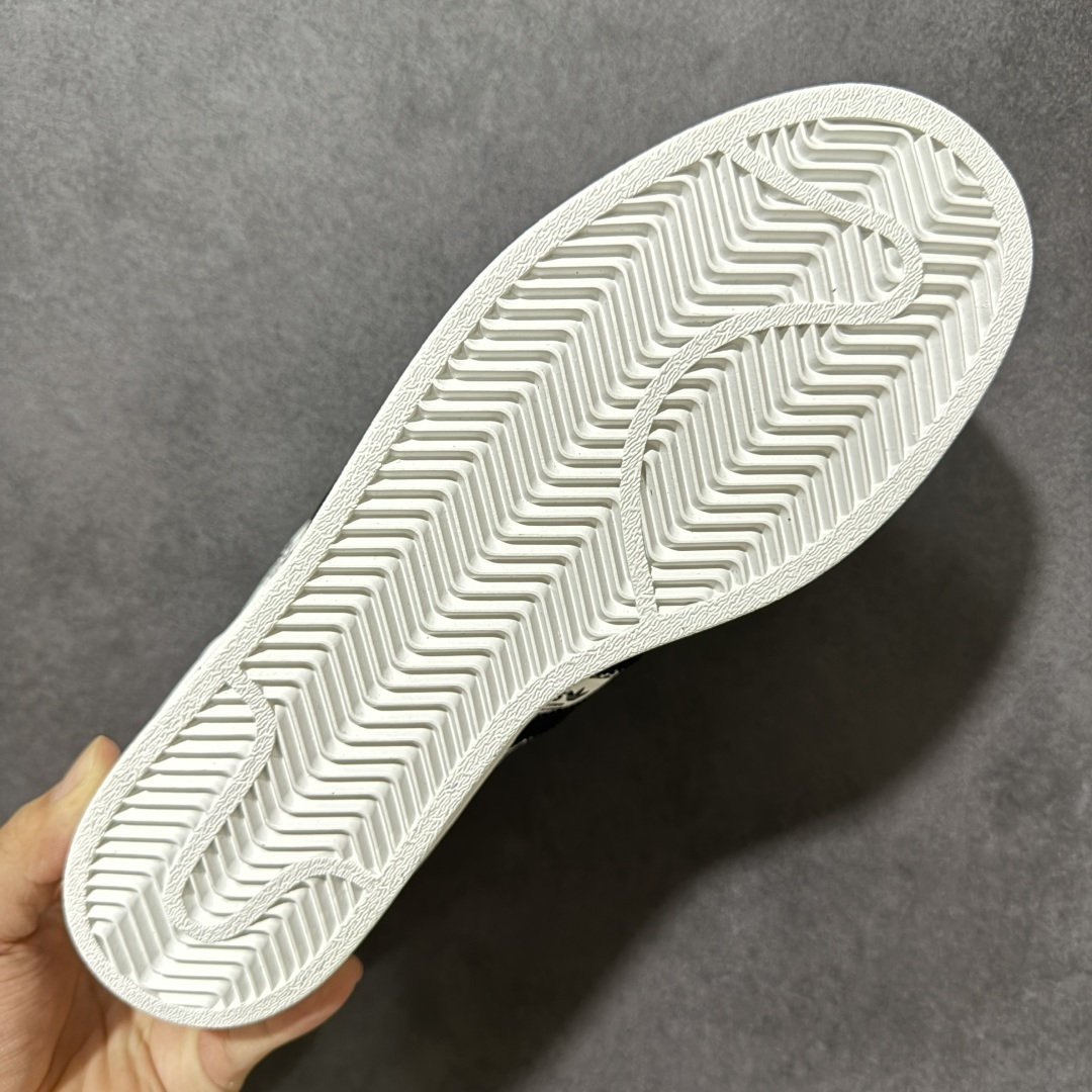 图片[9]-【H11顶级头层版】adidas originals Superstar 2 贝壳头 简约经典 舒适时尚 复古板鞋 男女同款 黑白 货号：FV2819 全新升级版 皮料改进至头层原厂皮 原盒 原底原料 开模打造 原厂织唛鞋标 高精密准度 原楦原纸板开发 匹配原版98%以上 后跟垫棉独家呈现 反口里弧度正确 原厂鞋垫 背胶 后跟电绣针数 与正品一致 原厂皮料 原厂车缝线 质感无敌 皮料切割干净 无任何毛边 清洁度细节完美 进口港宝加持 后跟自然饱满 还原公司包裹性 鞋面采用原装数据贴合技术 全方位贴合包裹脚型 鞋跟部鞋底牵引设计 提供强大的抓地性能 更适应不同实战场地路面 尺码：35.5 36 36.5 37.5 38 38.5 39 40 40.5 41 42 42.5 43 44 45-选品中心
