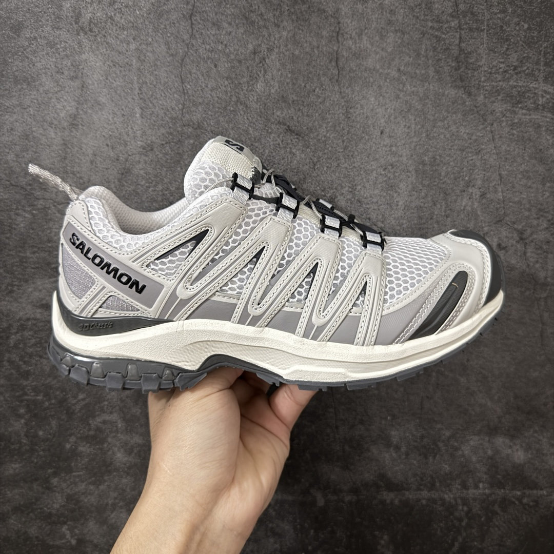 【PZ纯原版】SALOMON XA Pro 3D 萨洛蒙潮流越野机能户外功能鞋 米灰 492672 纯原外贸平台特供订单 耗时半年巨作 全套原纸板楦头开发 原厂特供网布配套加持 确保原汁原味 完美呈现版型 原档数据独家私模五层组合大底 男女鞋同步官方开发 原装Ortholite轻量化鞋垫 中底布带钢印编号 原厂TPU锁扣 进口港宝加持 后跟自然饱满 还原公司包裹性 鞋面采用SENSIFT贴合技术 全方位贴合包裹脚型 鞋跟部鞋底牵引设计 提供强大的抓地性能 更适应野外崎岖不平的道路 其3D ADVANCED CHASSIS底盘 材料轻量大化 钉齿设计更具稳定性 防护性 鞋底易磨损区运用CONTAGRIP高耐磨材料 应对城市硬质路面长距离跑考验 尺码：36 36.5 37.5 38 38.5 39 40 40.5 41 42 42.5 43 44 44.5 45-选品中心